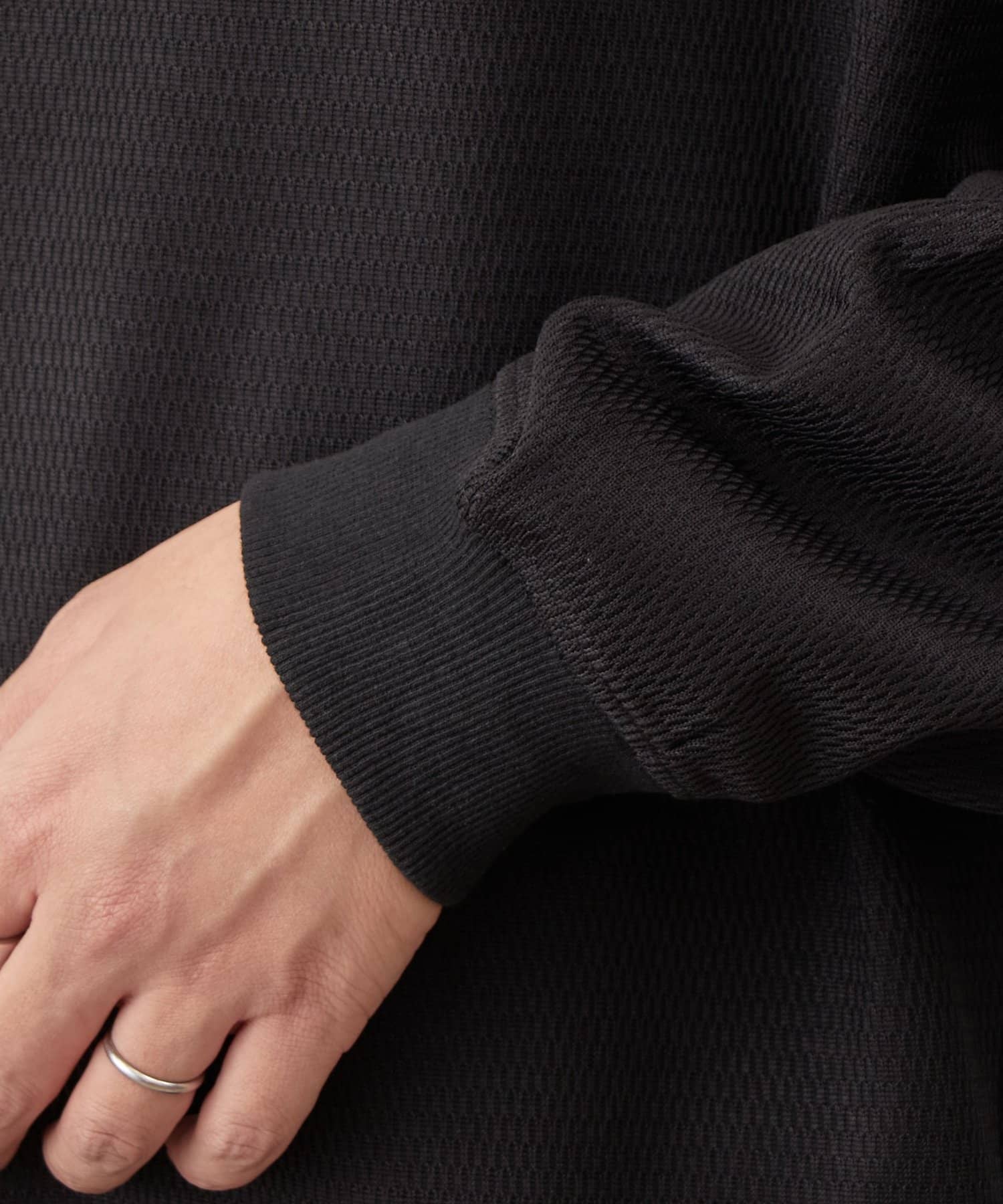 COLONY 2139(コロニー トゥーワンスリーナイン) ハニカムクルーネックプルオーバー