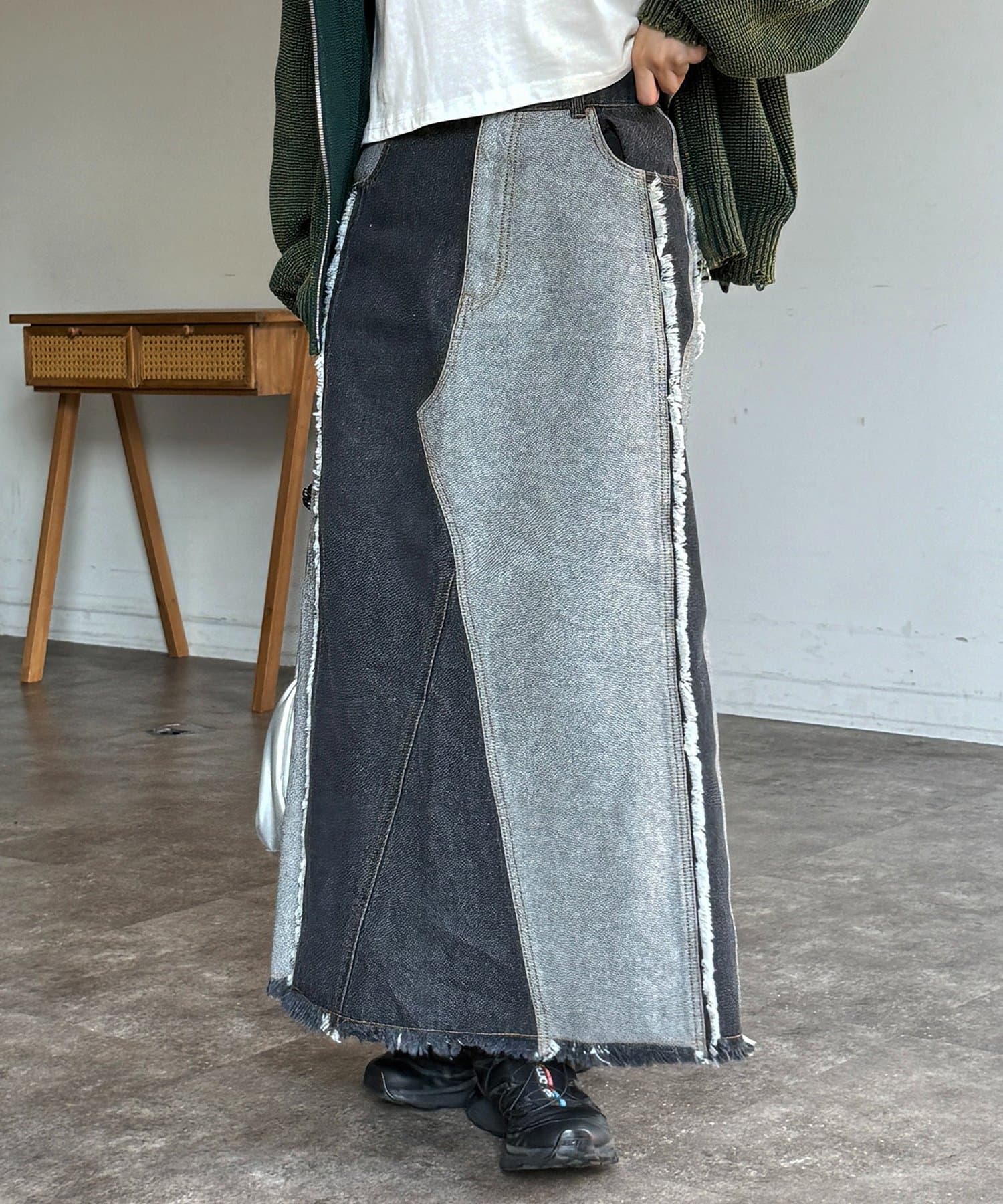 CPCM(シーピーシーエム) フリンジリメイクデニムナロースカート