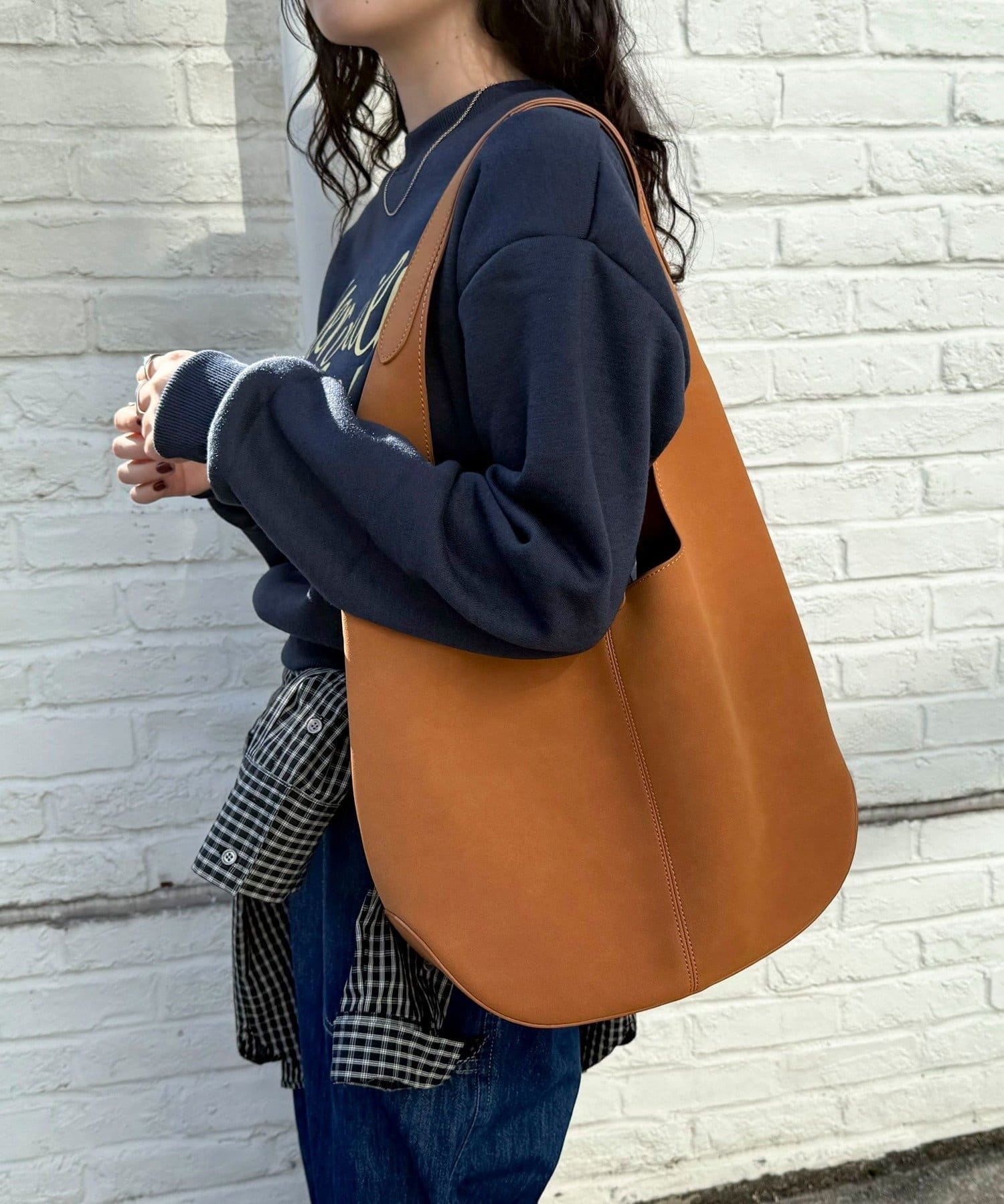 FREDY & GLOSTER(フレディ アンド グロスター) ポーチ付きラウンドワンショルバッグ