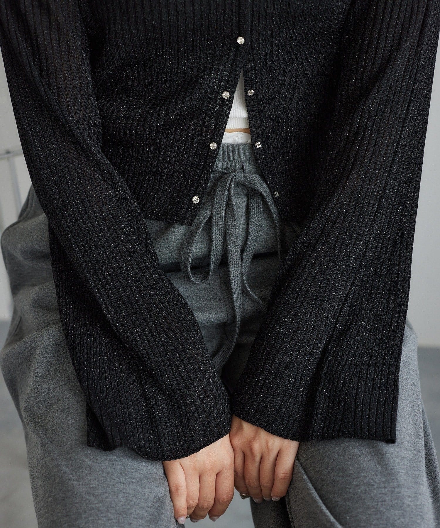 NICE CLAUP / OLIVE des OLIVE OUTLET(ナイスクラップ  / オリーブ デ オリーブ アウトレット) 【one after another】ビジュー釦ラメシアーカーデ