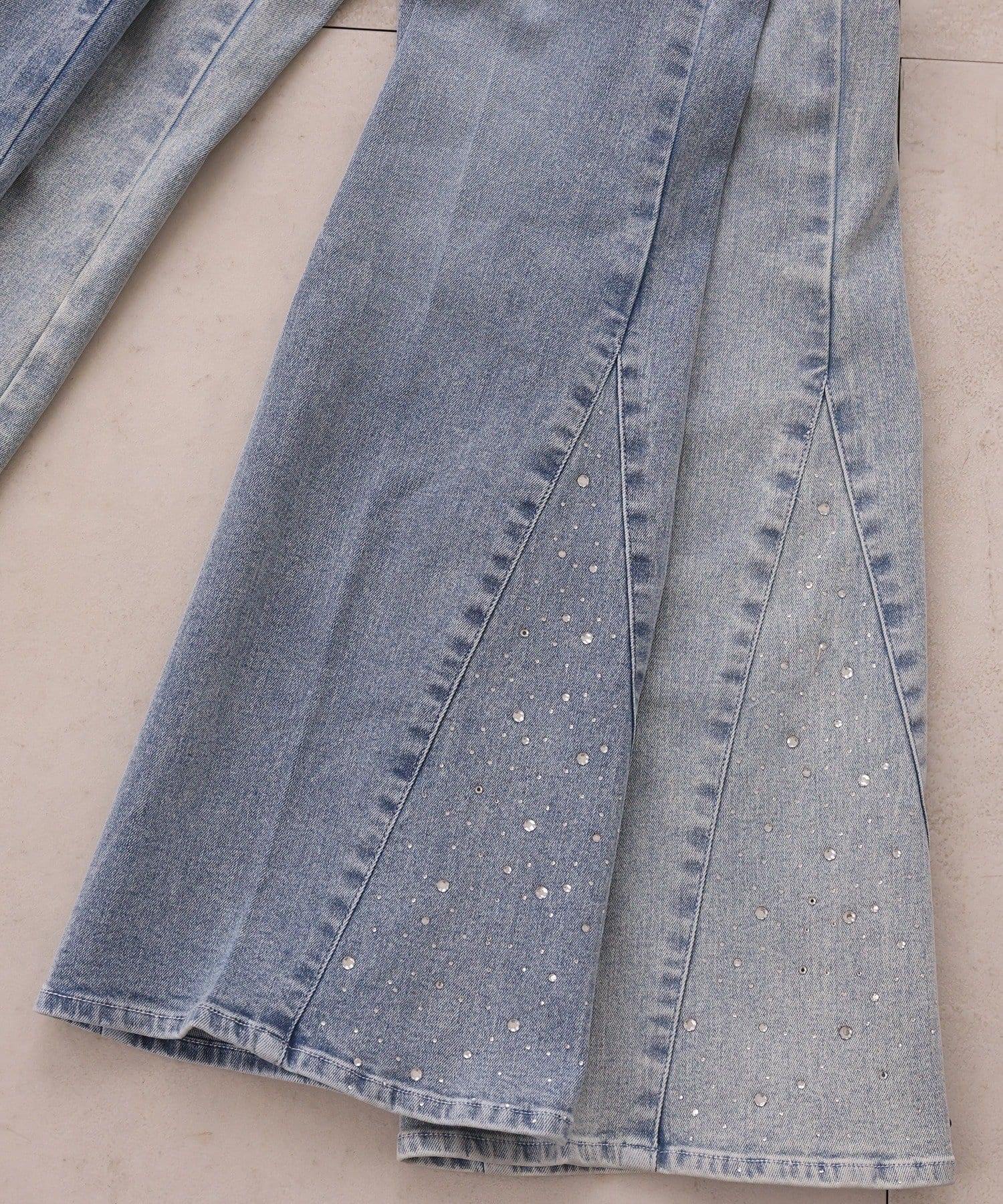 one after another NICE CLAUP(ワンアフターアナザー ナイスクラップ) サイドビジューフレアーデニム