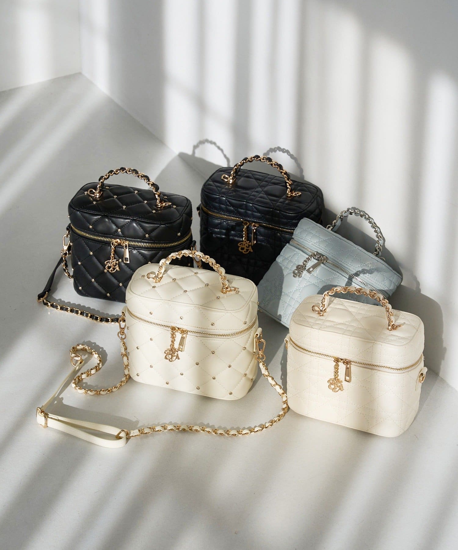 one after another NICE CLAUP(ワンアフターアナザー ナイスクラップ) WEB限定/チャーム付きキルティングバニティバッグ