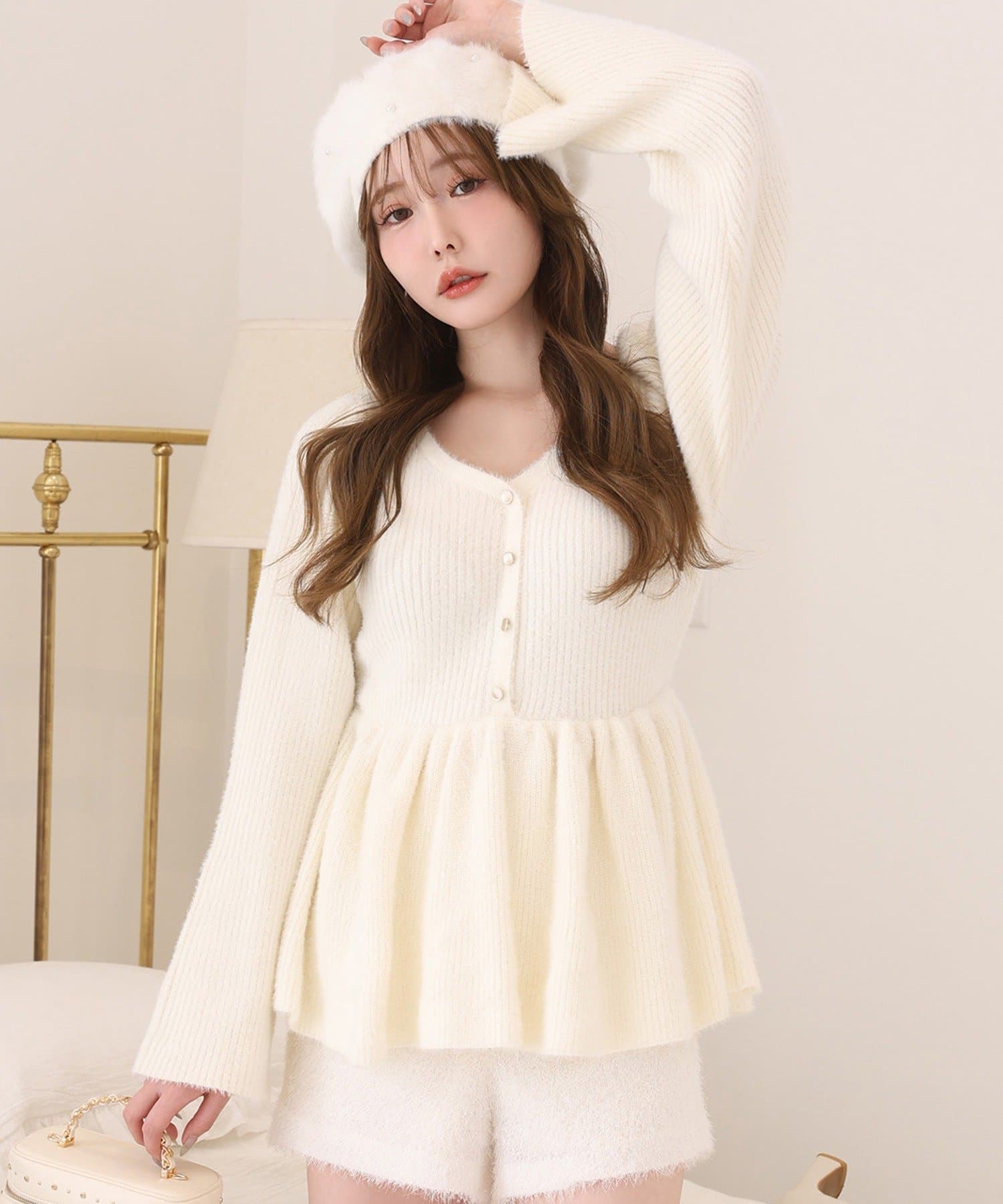 one after another NICE CLAUP(ワンアフターアナザー ナイスクラップ) バックリボンフェザーペプラムニット