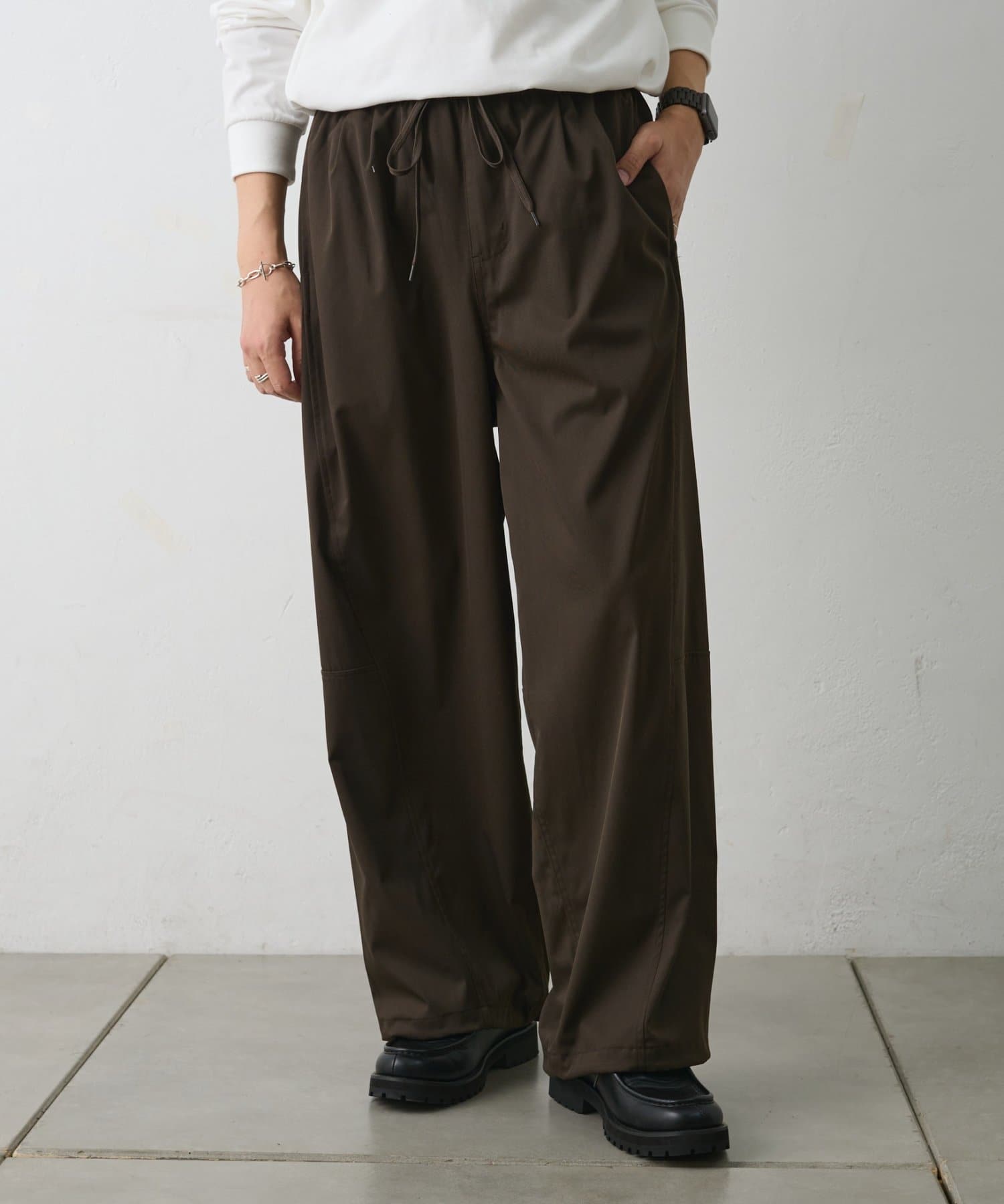 COLONY 2139(コロニー トゥーワンスリーナイン) 【UNISEX】ストレッチツイルバレルイージーパンツ