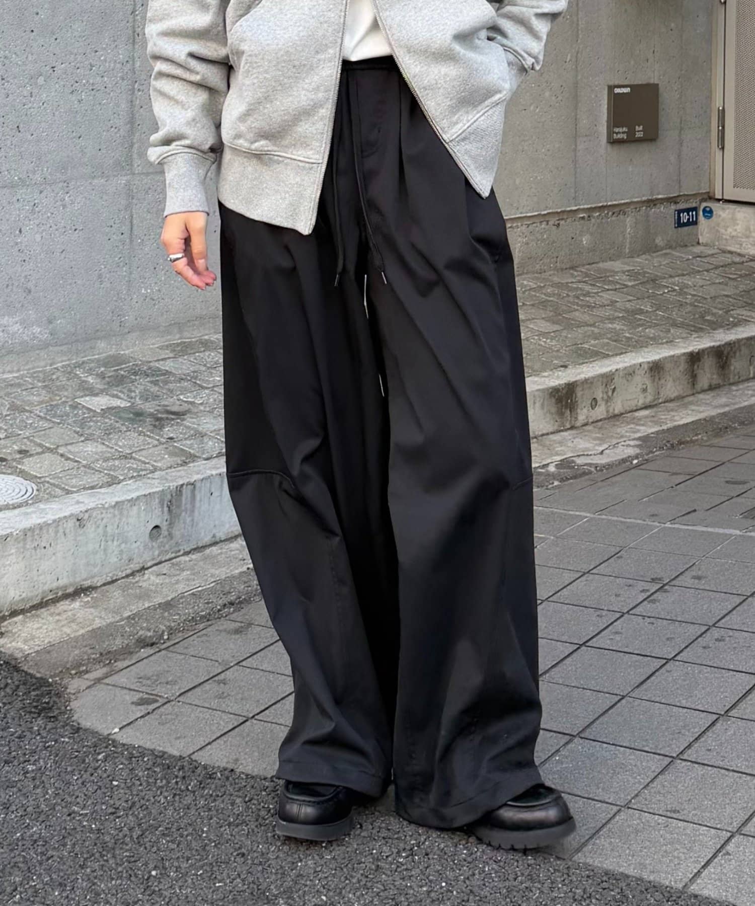 COLONY 2139(コロニー トゥーワンスリーナイン) 【UNISEX】ストレッチツイルバレルイージーパンツ