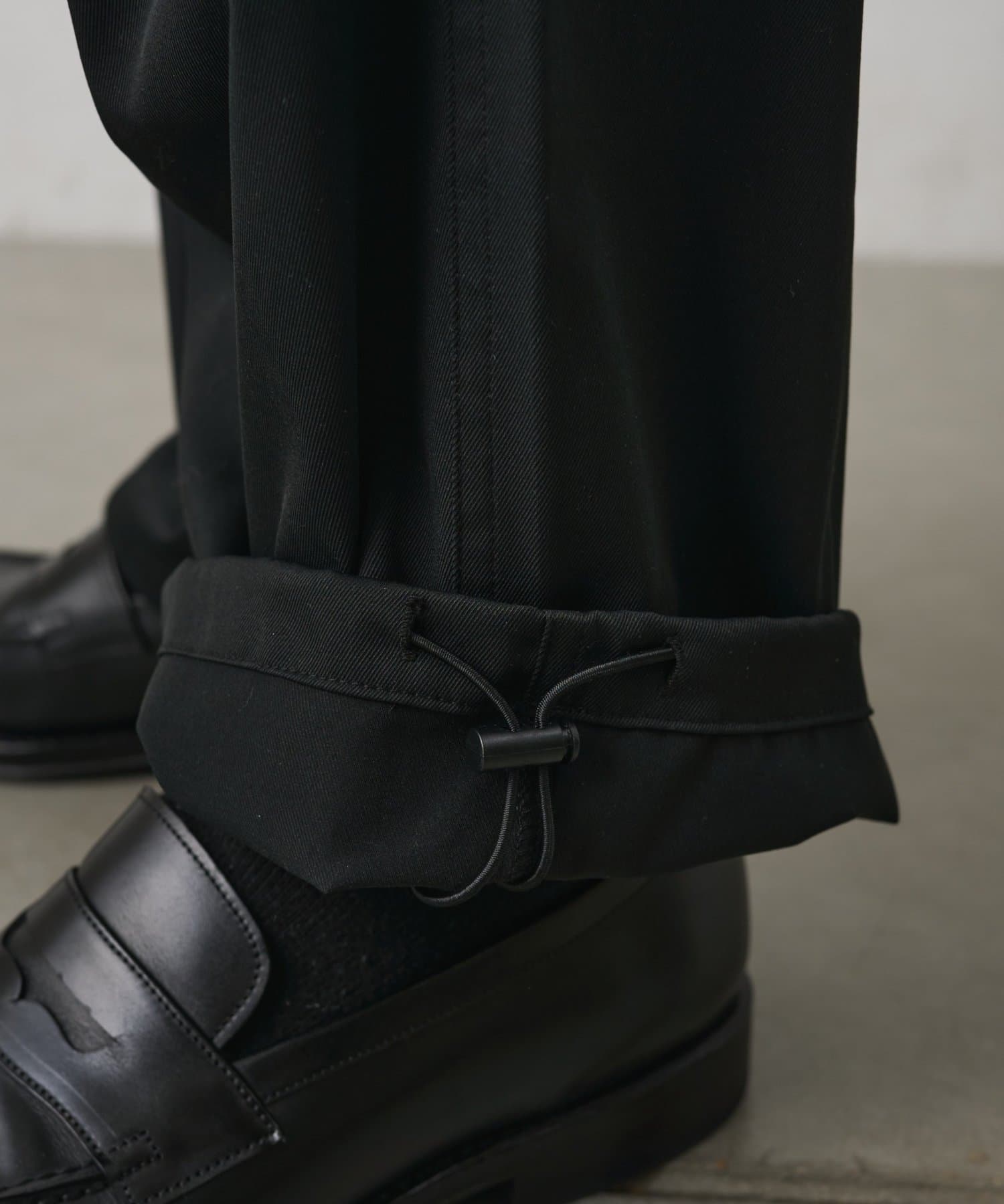 COLONY 2139(コロニー トゥーワンスリーナイン) ストレッチツイルカーゴパンツ