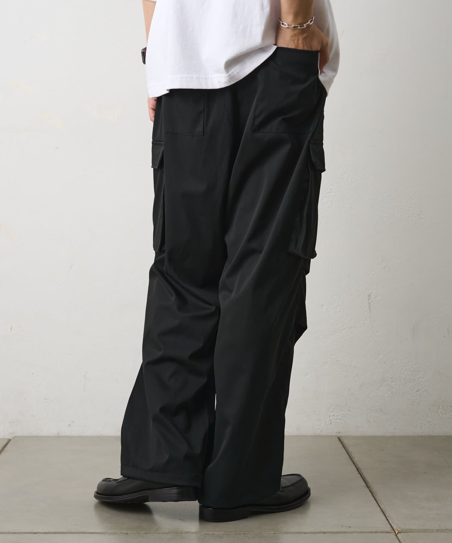 COLONY 2139(コロニー トゥーワンスリーナイン) ストレッチツイルカーゴパンツ