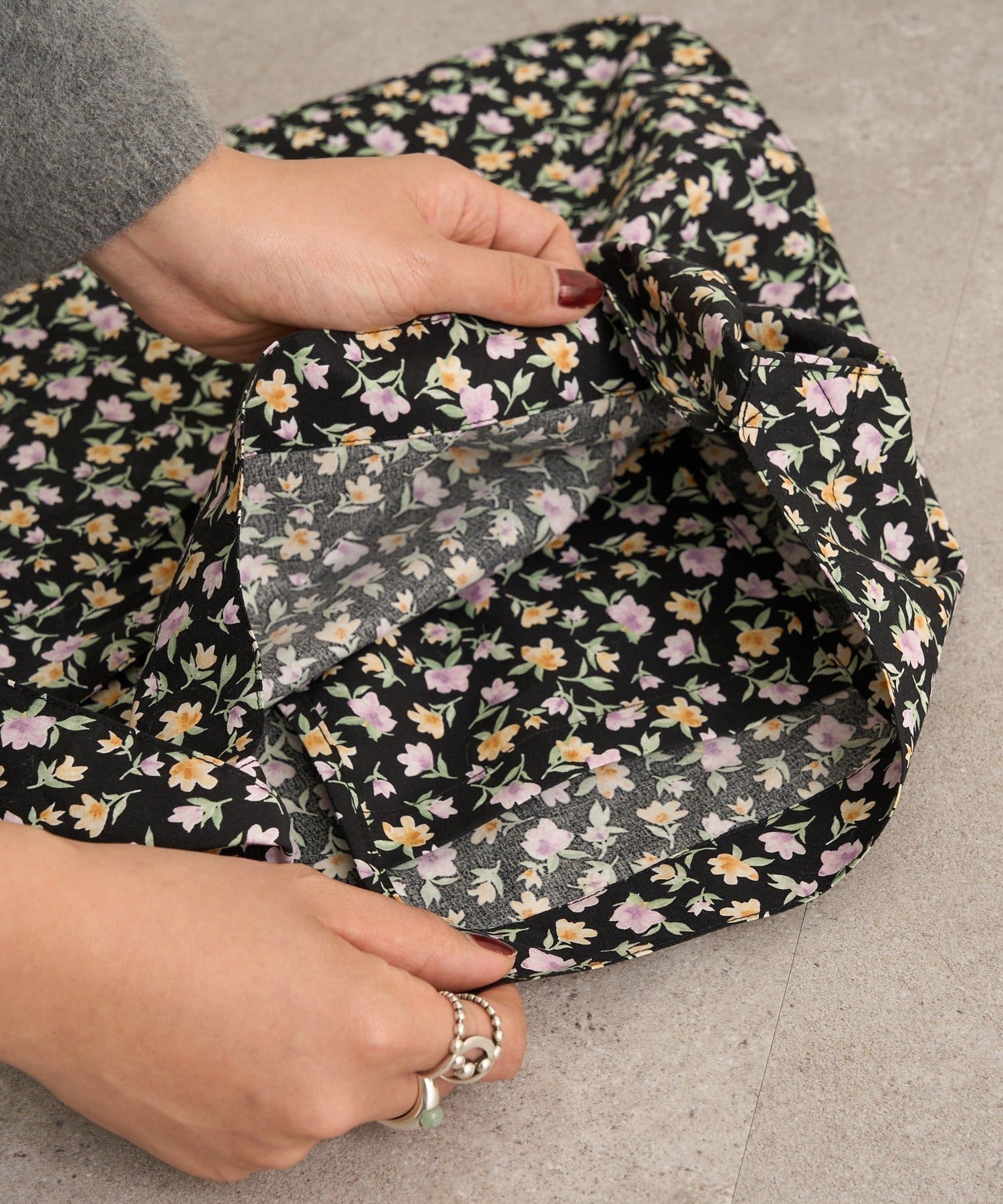 Omekashi(オメカシ) 花柄トートバッグ