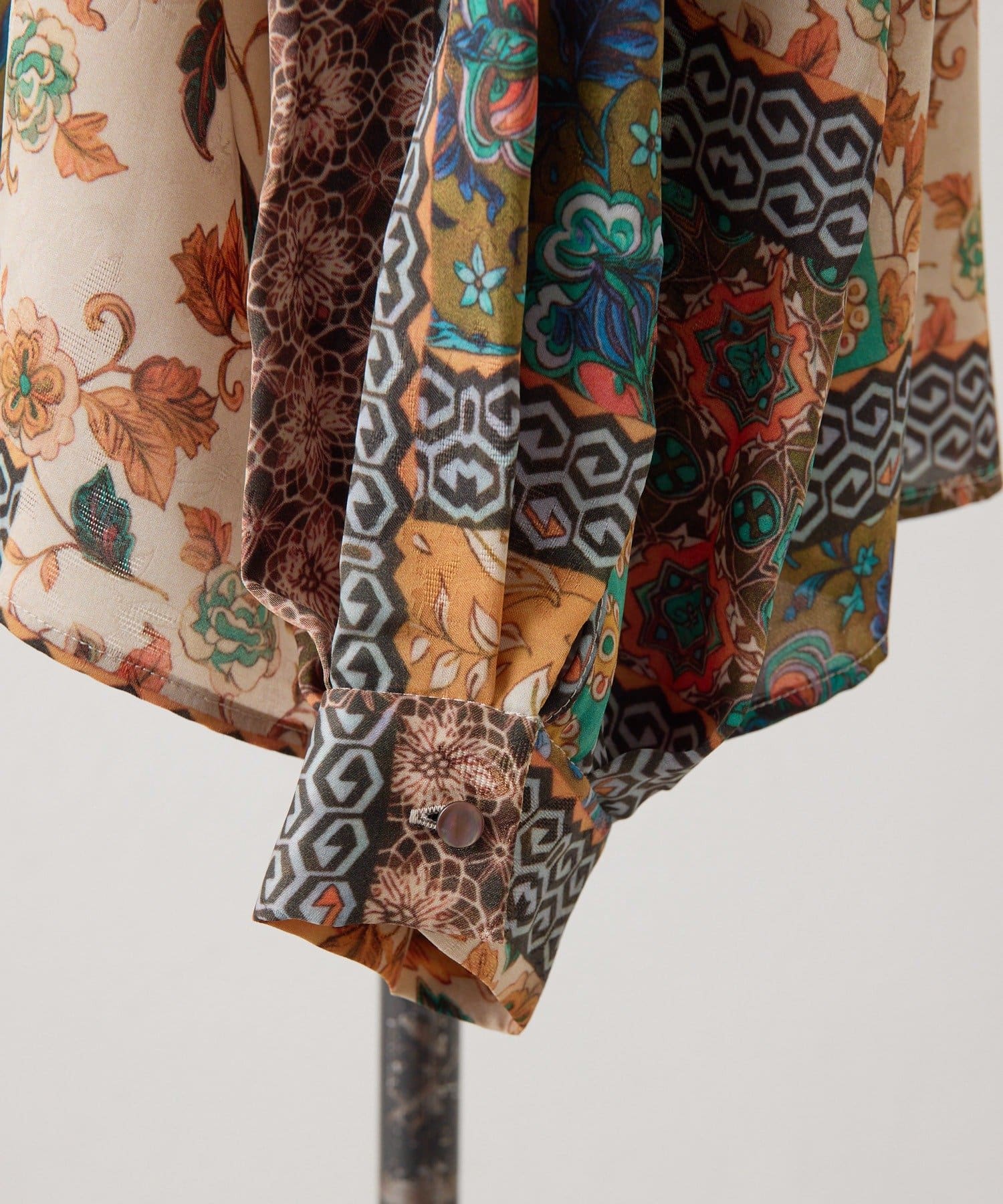 ear PAPILLONNER(イア パピヨネ) 《華やかさたっぷり/春にぴったり》花柄ピンタックブラウス【SUM1 STYLE(スミスタイル)】