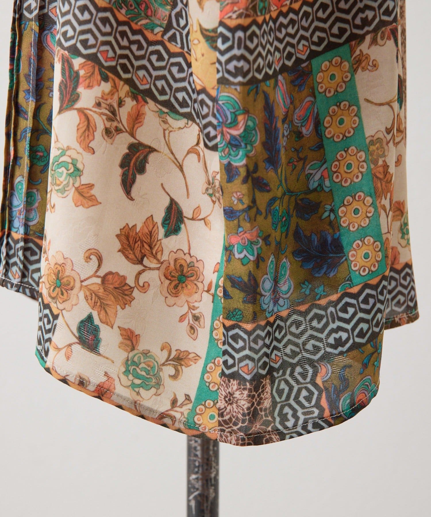 ear PAPILLONNER(イア パピヨネ) 《華やかさたっぷり/春にぴったり》花柄ピンタックブラウス【SUM1 STYLE(スミスタイル)】