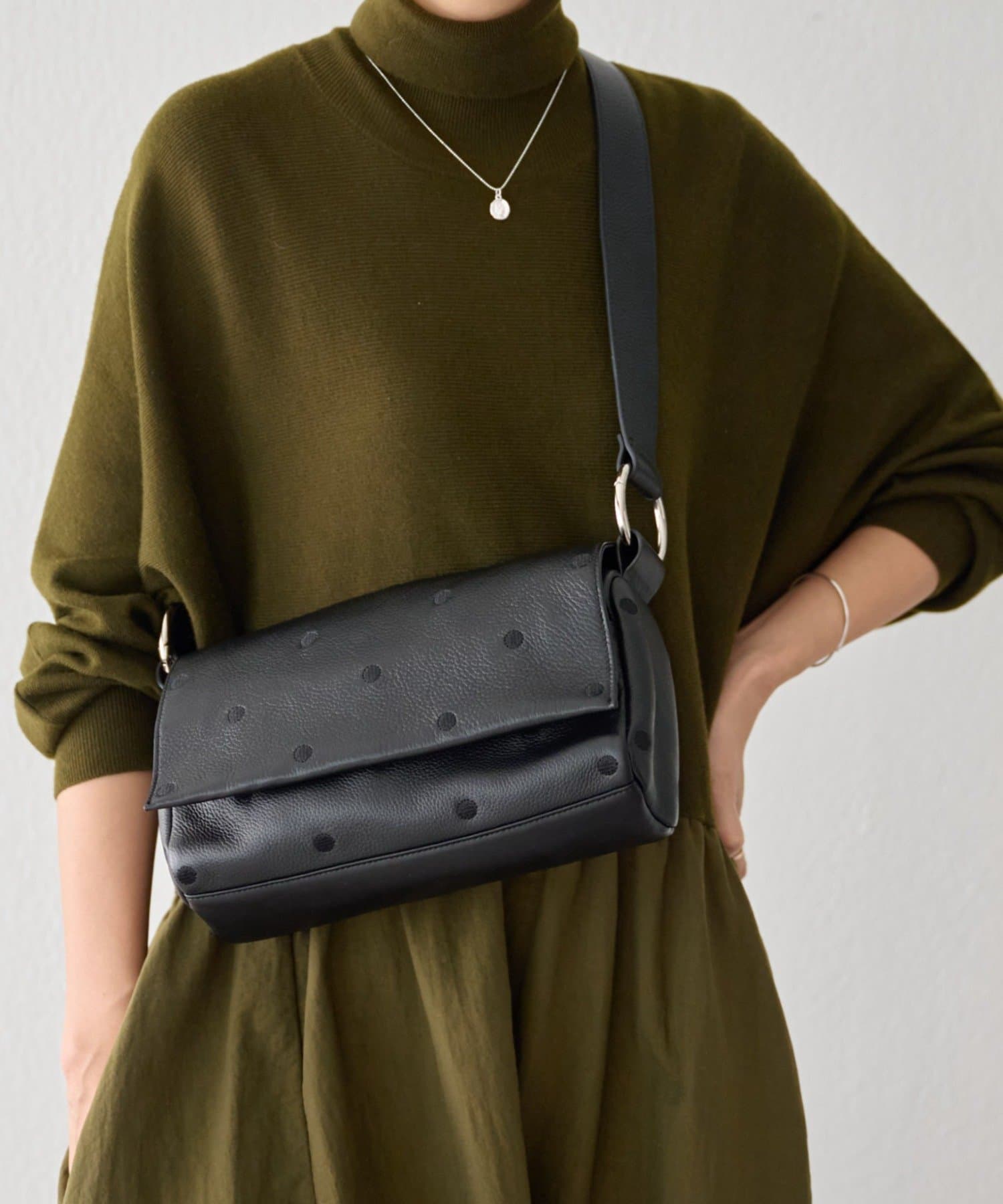 BEARDSLEY(ビアズリー) ドットボディバッグ