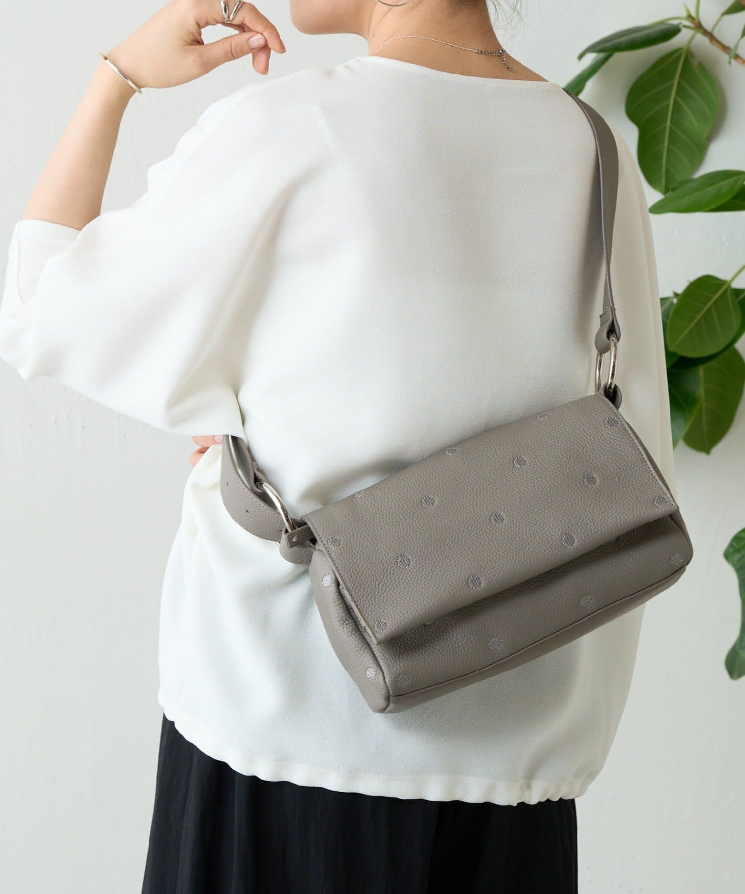 BEARDSLEY(ビアズリー) 《本革》ドットボディバッグ　