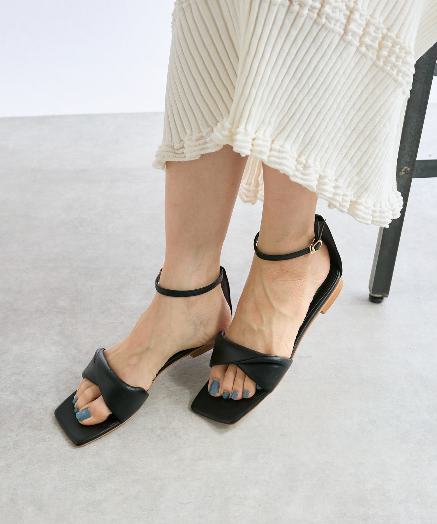 OUTLET(アウトレット) 【RIVE DROITE】フラッフィーツイストフラットサンダル