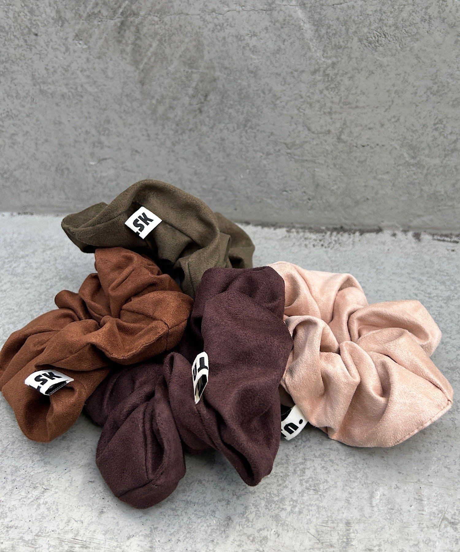OUTLET(アウトレット) 【Kastane】【4色展開/fiw.】スエードシュシュ