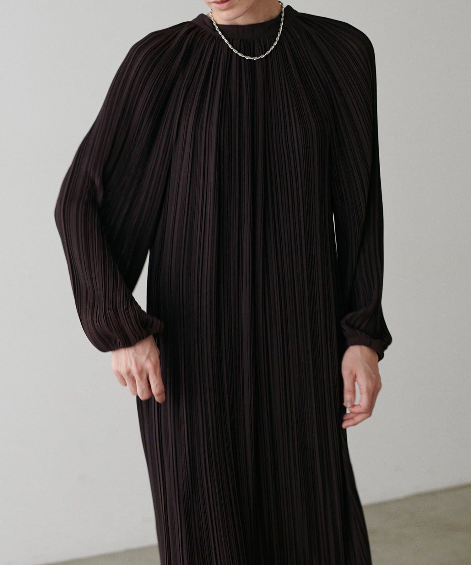 NICE CLAUP / OLIVE des OLIVE OUTLET(ナイスクラップ  / オリーブ デ オリーブ アウトレット) 【LARUTA】プリーツストレートワンピース