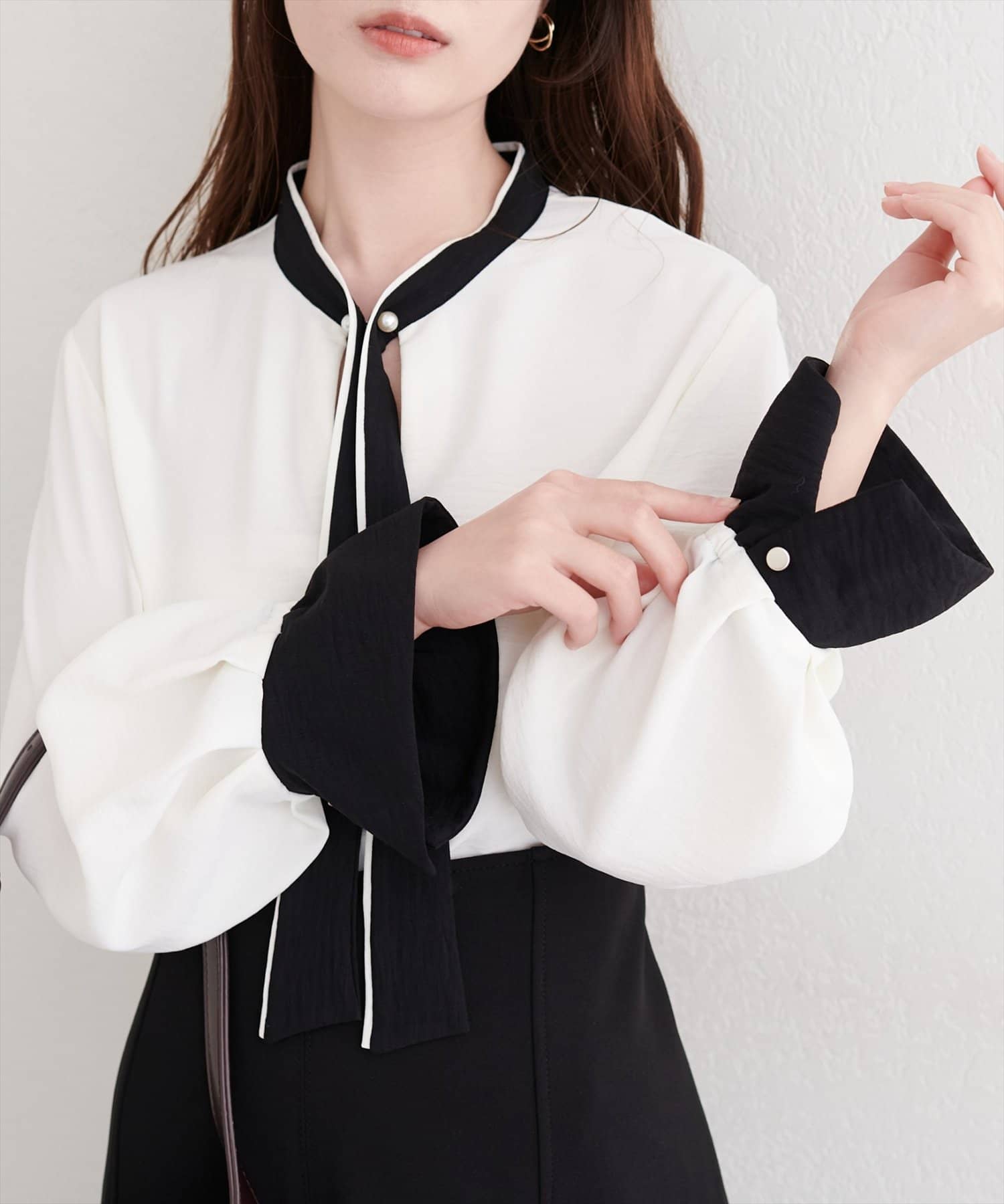 natural couture(ナチュラルクチュール) 配色ボータイパールピンブラウス