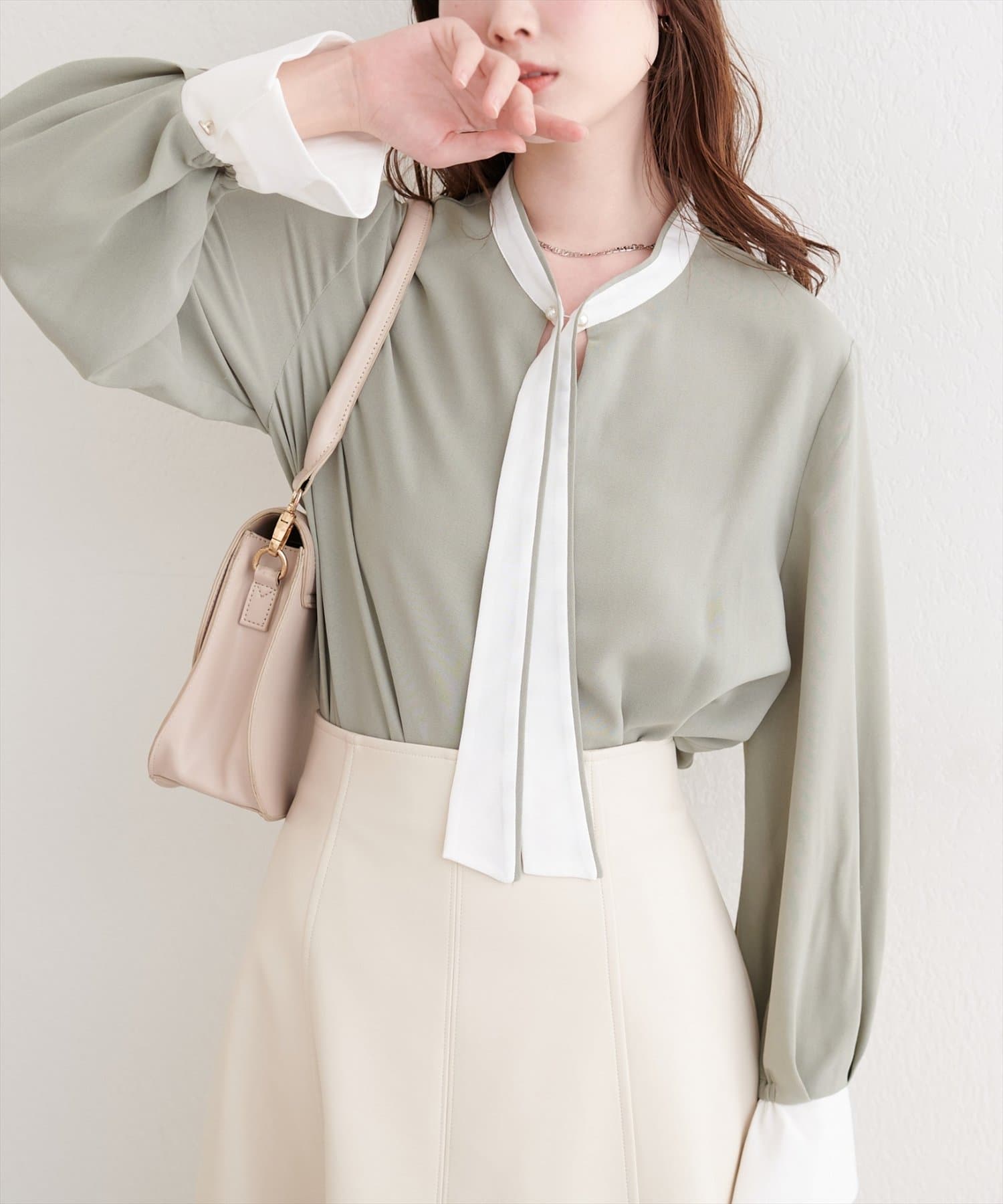 natural couture(ナチュラルクチュール) 配色ボータイパールピンブラウス