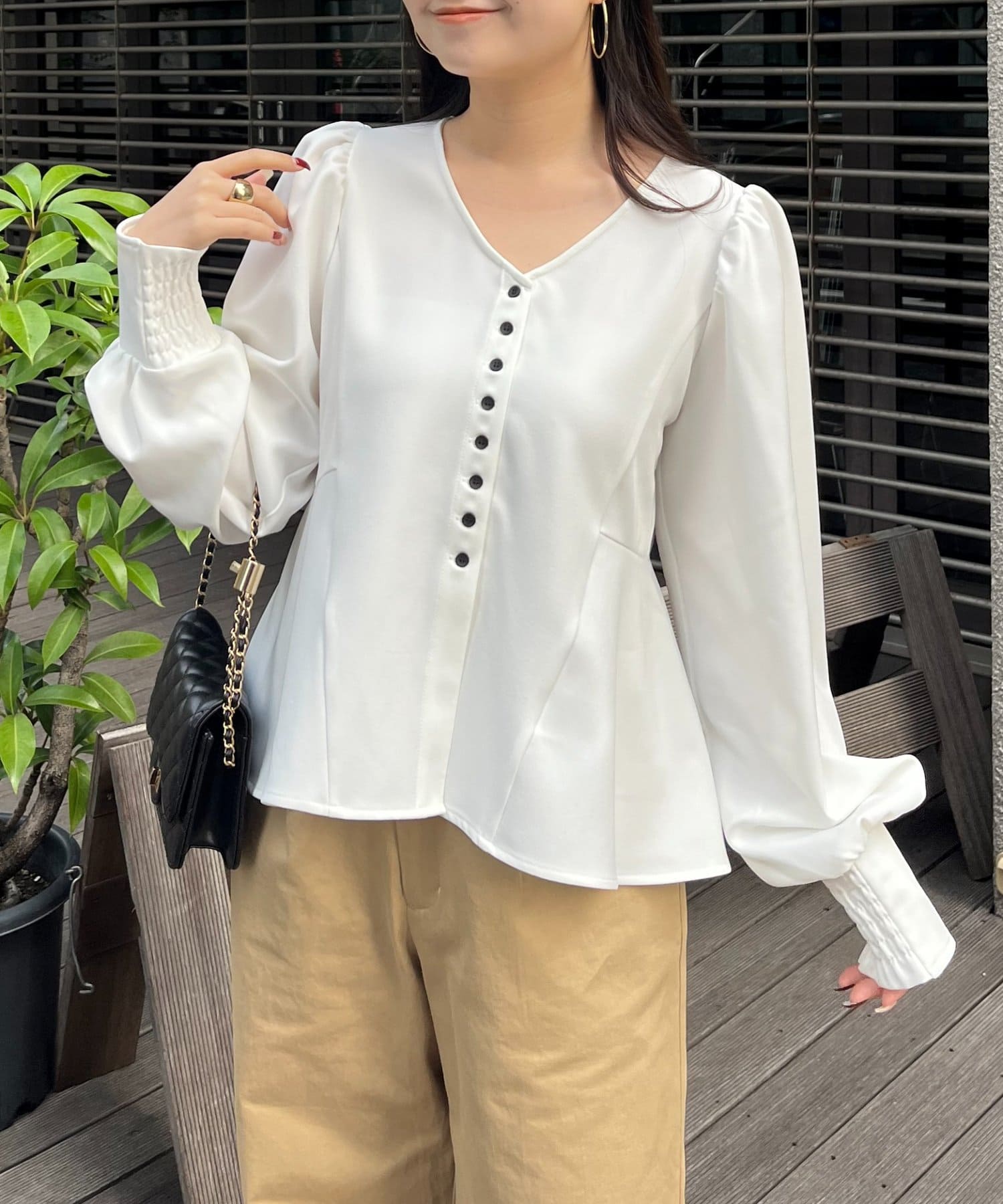 prose verse(プロズヴェール) 【春服総選挙対象商品】パフスリーブVネックペプラムフレアブラウス