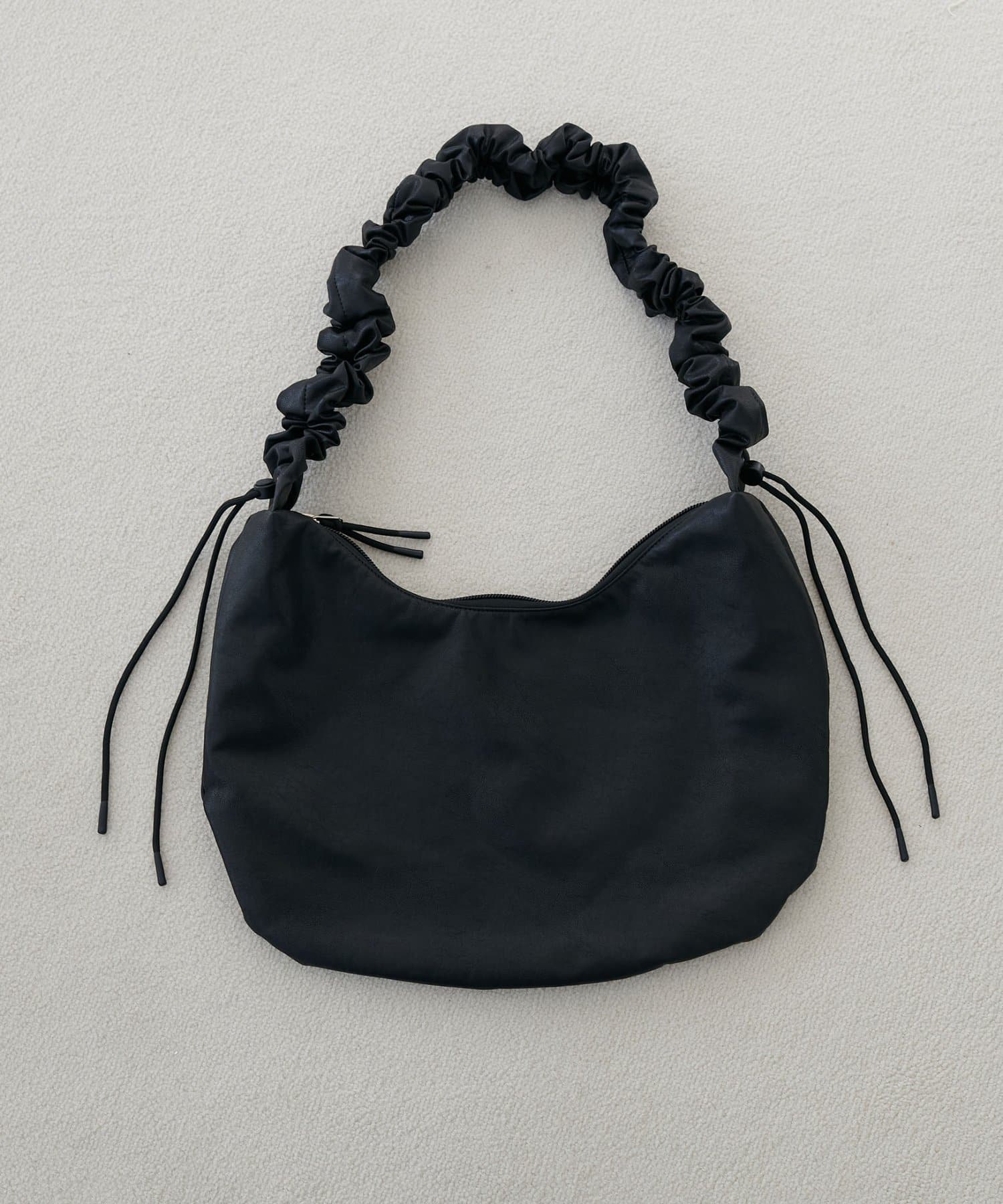 DISCOAT(ディスコート) パデットシンセティックレザーショルダーバッグ