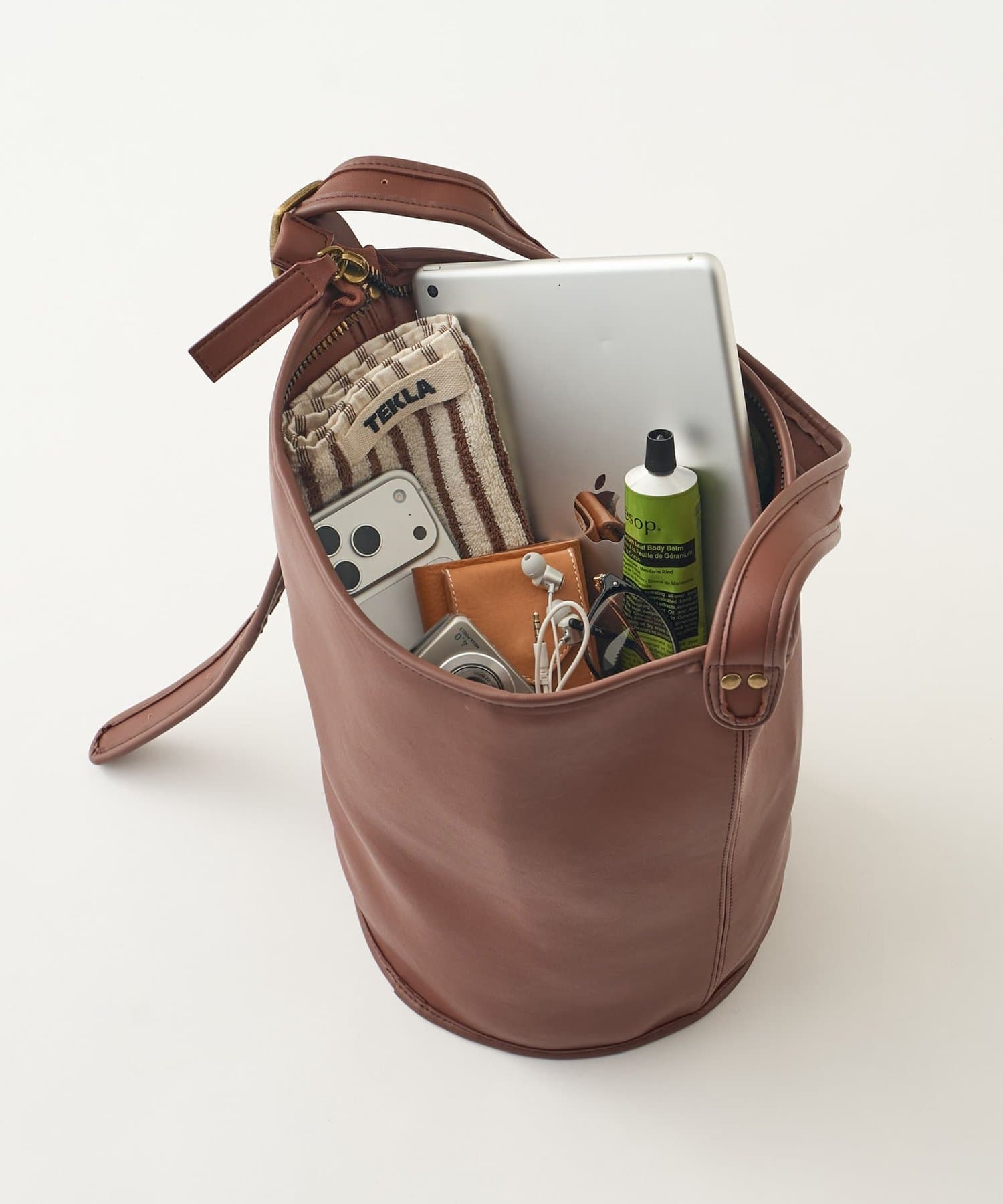 DISCOAT(ディスコート) 【Enlude】フェイクレザーダッフルショルダーバッグ