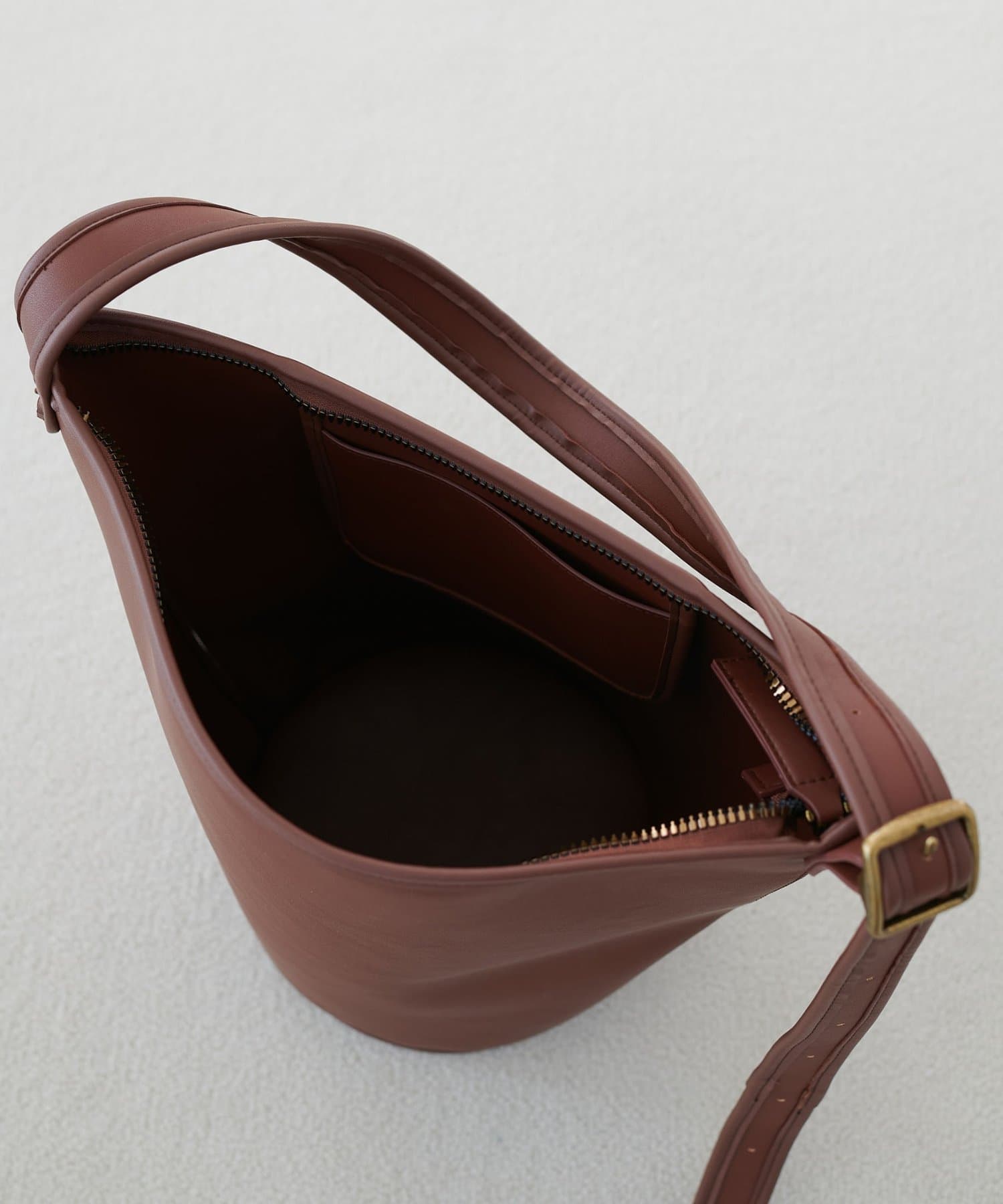 DISCOAT(ディスコート) 【Enlude】フェイクレザーダッフルショルダーバッグ