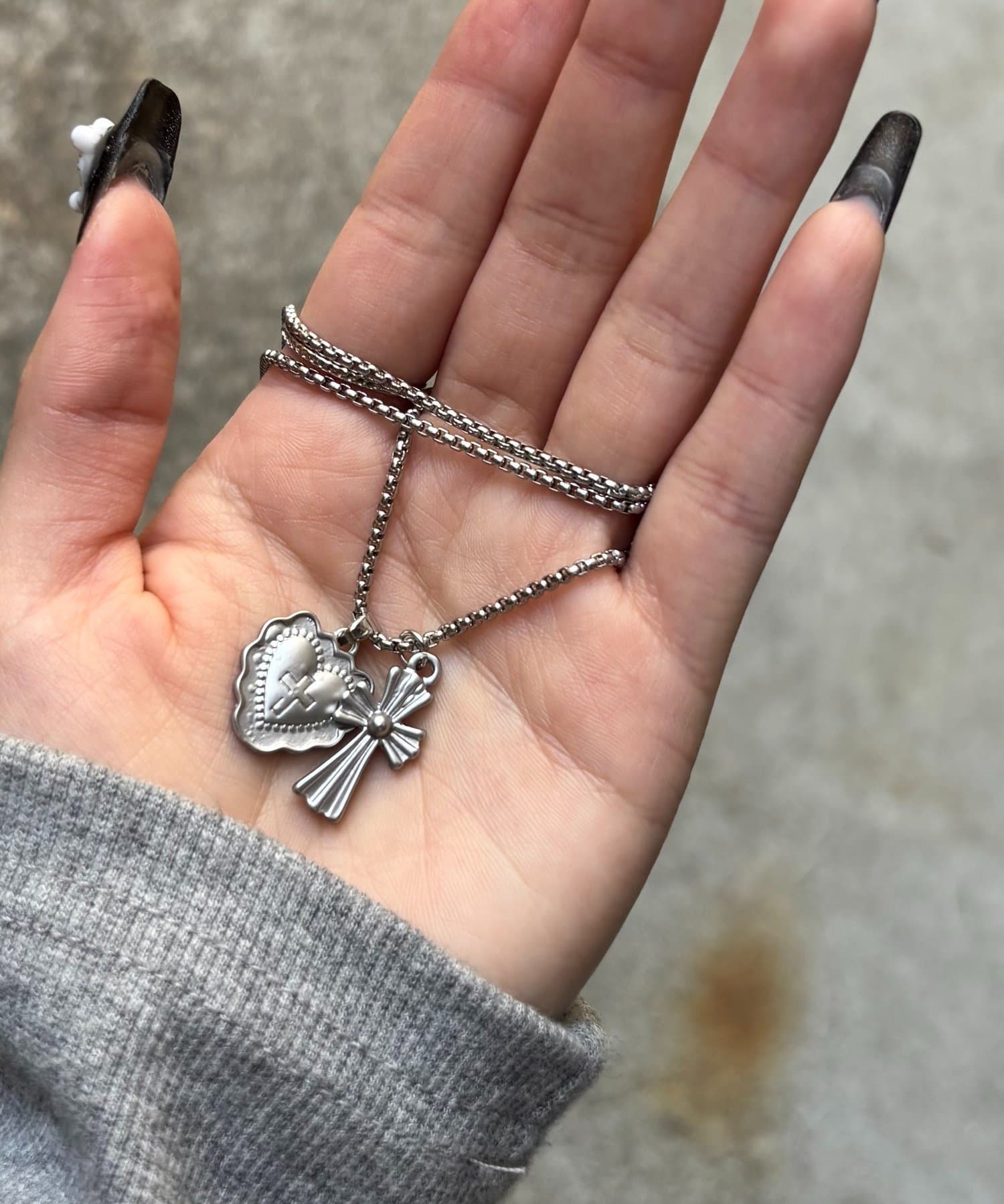 WHO’S WHO gallery(フーズフーギャラリー) クロス×ハートモチーフネックレス