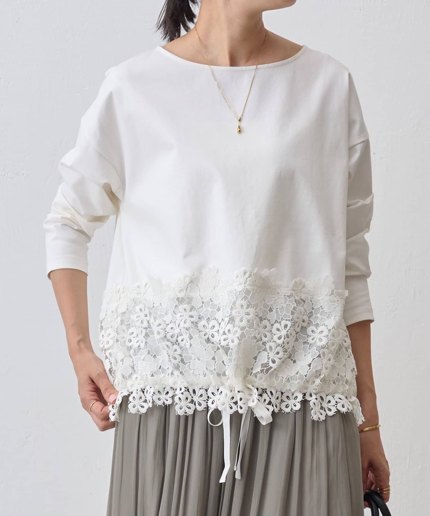 極美品✨　BEARDSLEY　ビアズリー　裾レース　ブラウス　刺繍　体型カバー 裾レースカットソー | BEARDSLEY(ビアズリー)レディース | PAL CLOSET