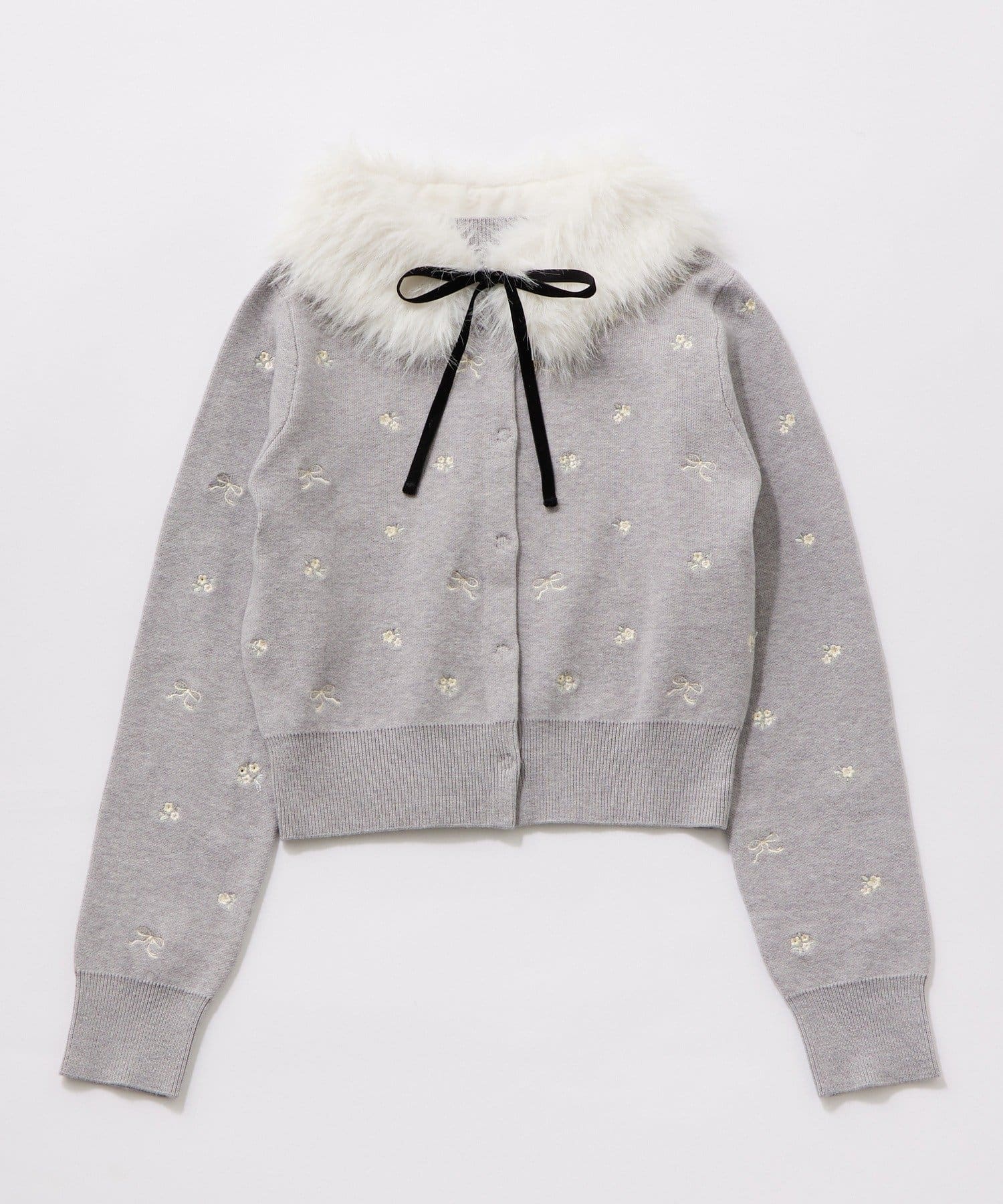 OLIVE des OLIVE(オリーブ デ オリーブ) 花刺繍ファーティペット付きニット