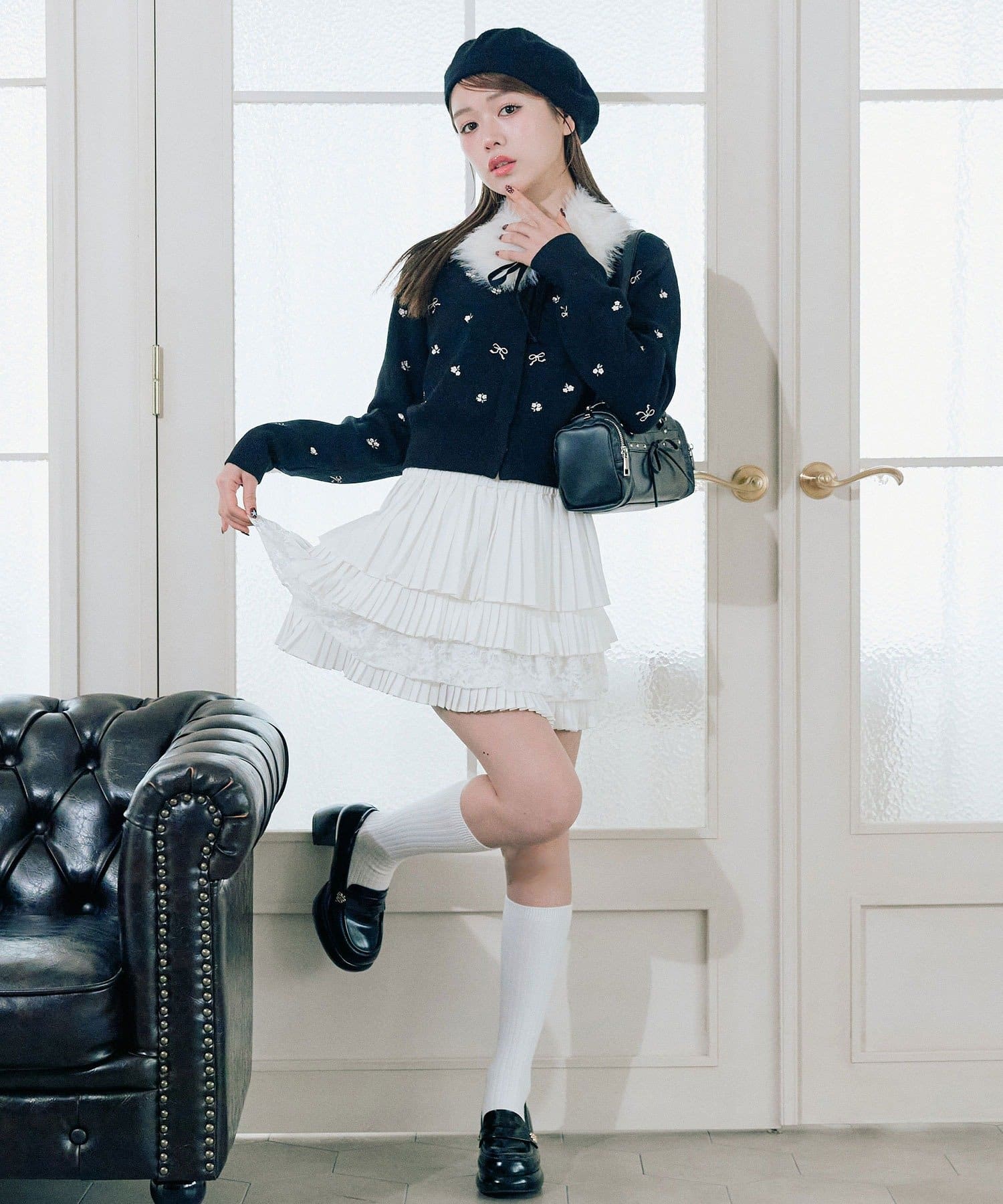 OLIVE des OLIVE(オリーブ デ オリーブ) 花刺繍ファーティペット付きニット