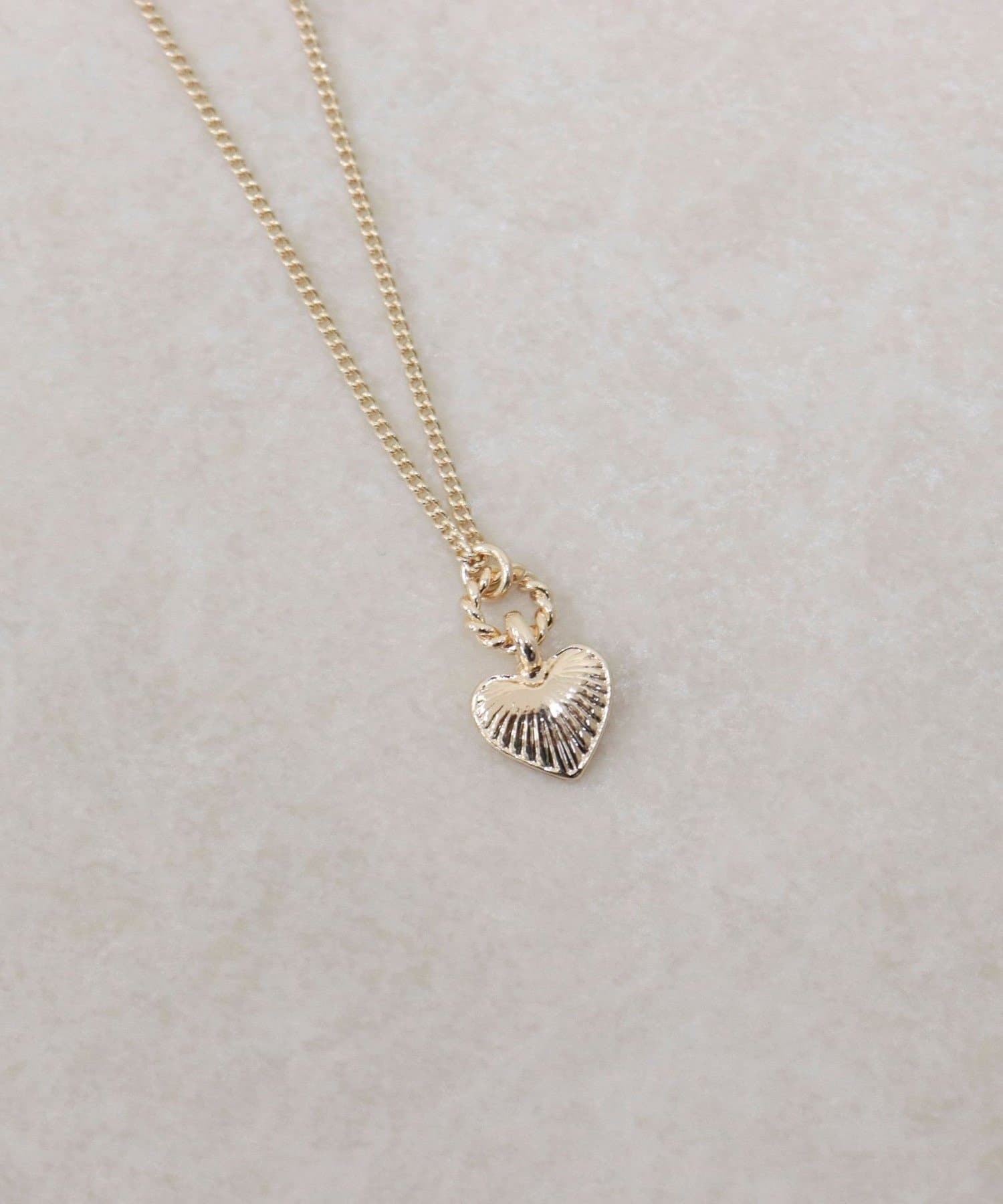 FREDY & GLOSTER(フレディ アンド グロスター) 刻みミニハートネックレス