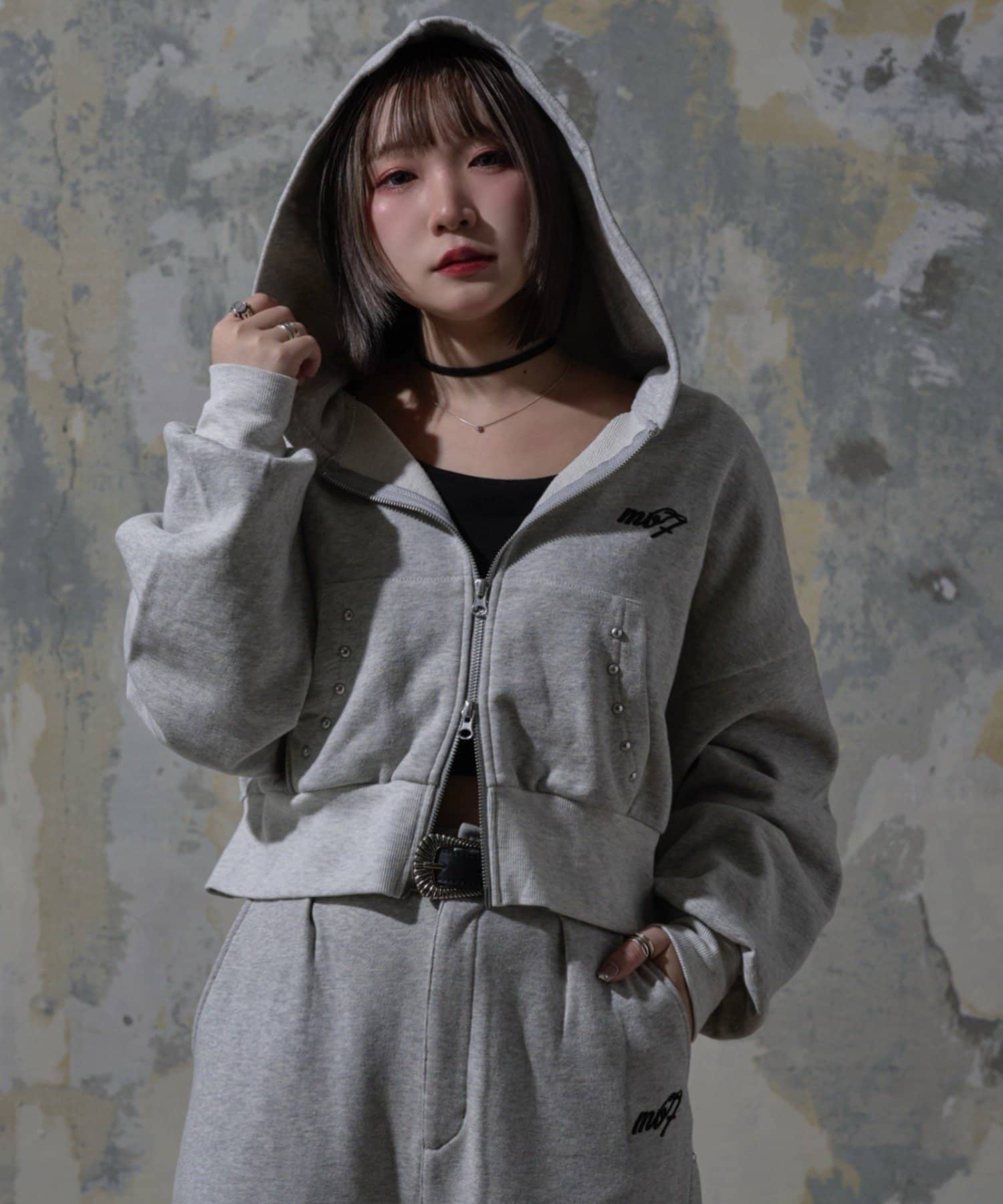 Remind me and forever(リマインドミーアンドフォーエバー) 【Mavie..7】スタッズ付裏毛パーカー