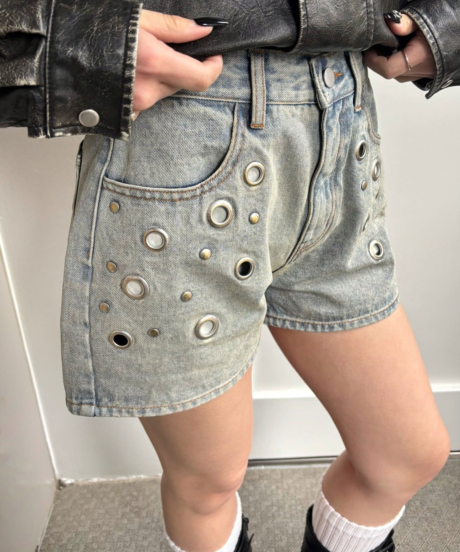 WHO’S WHO gallery(フーズフーギャラリー) EYELET DENIM SHORTS