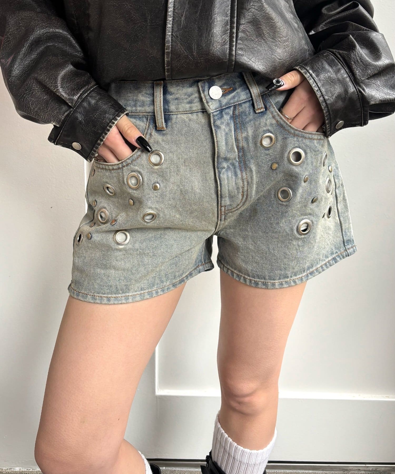 WHO’S WHO gallery(フーズフーギャラリー) EYELET DENIM SHORTS
