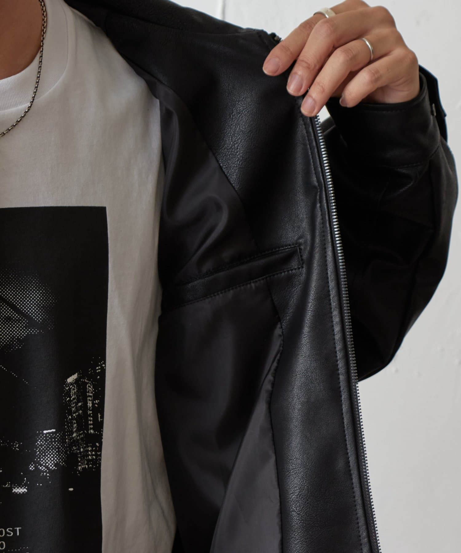 COLONY 2139(コロニー トゥーワンスリーナイン) フェイクレザージップブルゾン