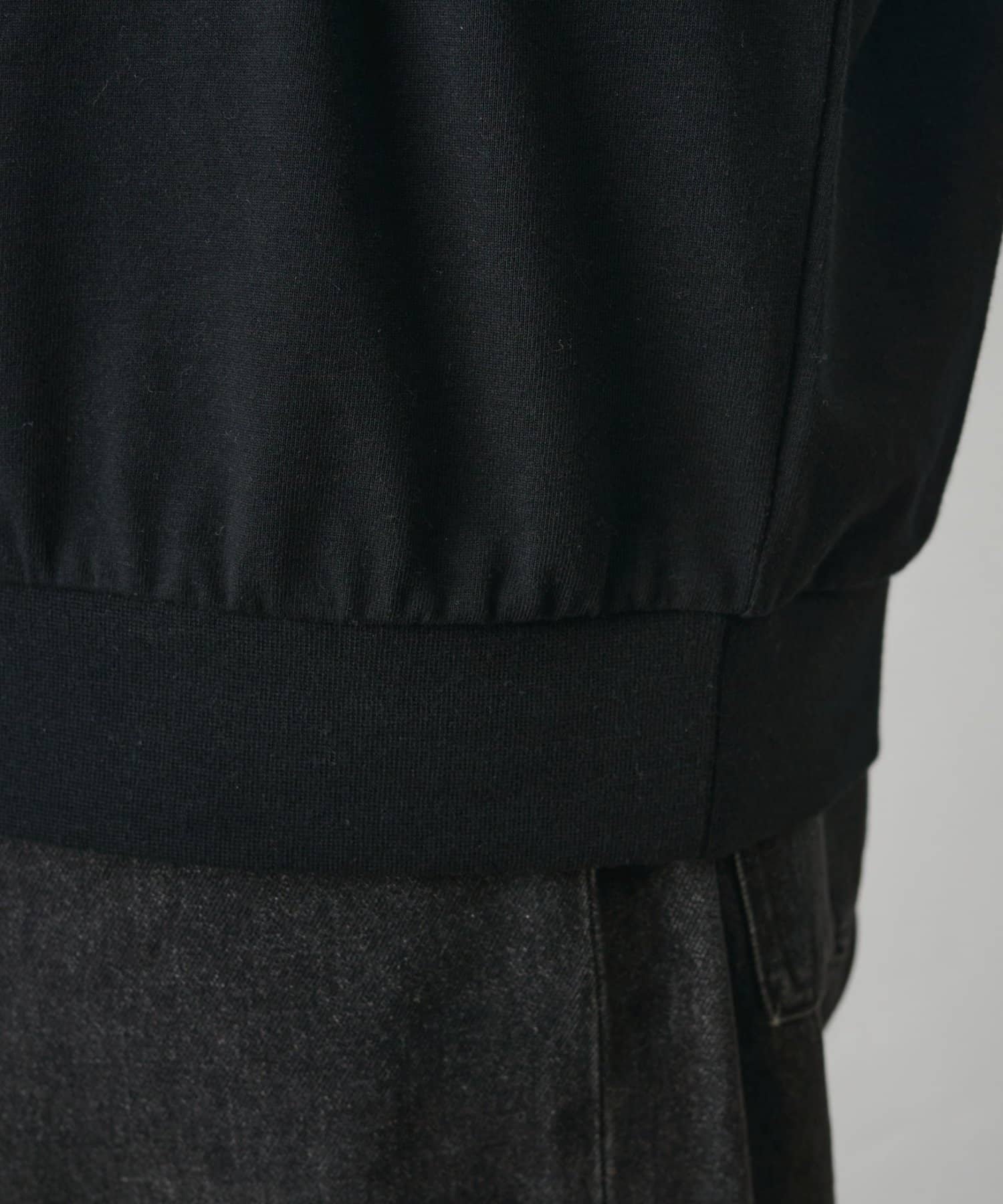 COLONY 2139(コロニー トゥーワンスリーナイン) カットオフ配色長袖クルーネック