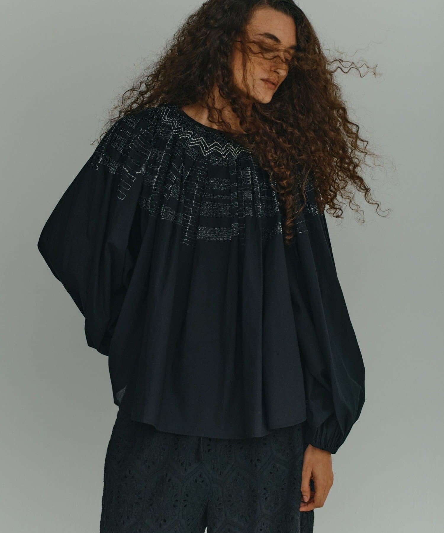 GALLARDAGALANTE(ガリャルダガランテ) 【1/1(木)12:00～予約開始】【Dhritië】刺繍ブラウス