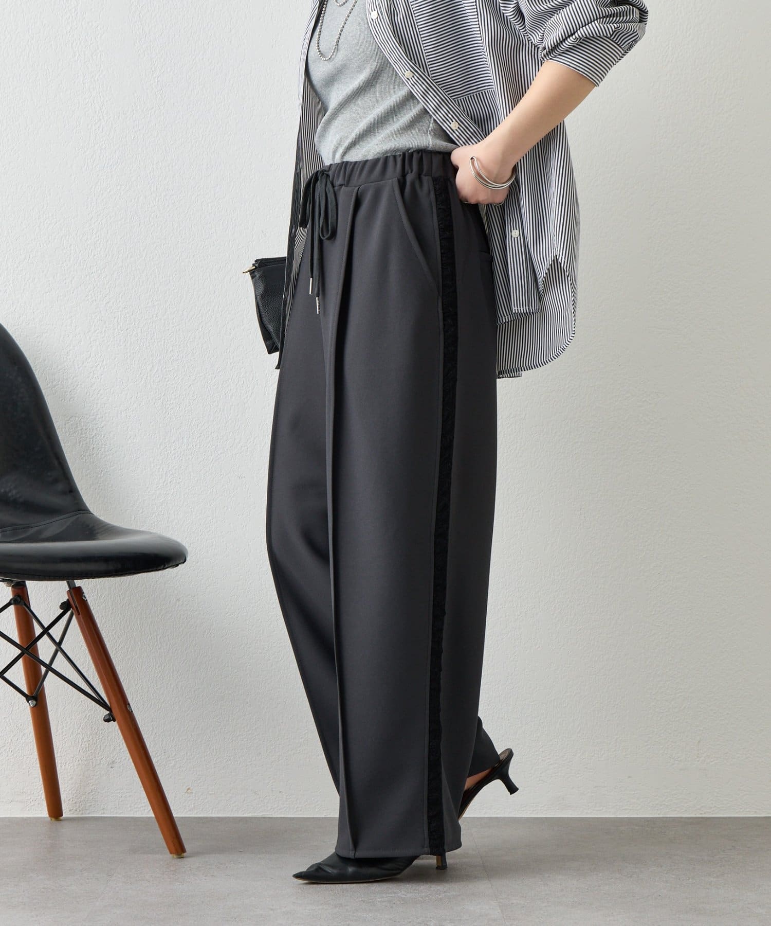 Jena　espace merveilleux(ジェナ　エスパスメルヴェイユ) サイドラインレースパンツ