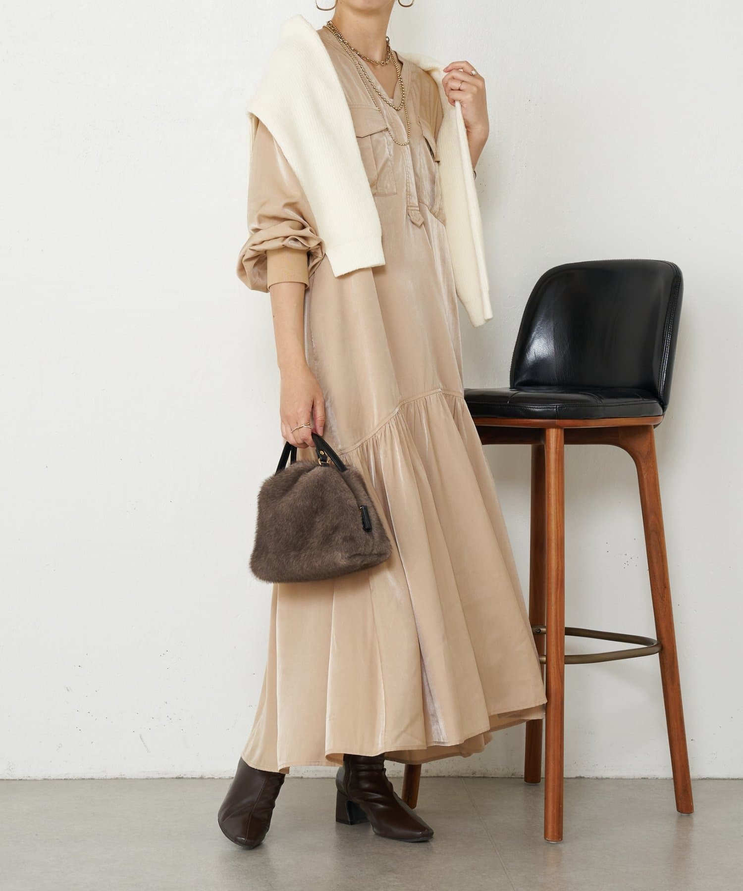 Jena　espace merveilleux(ジェナ　エスパスメルヴェイユ) Vネックギャザーワンピース