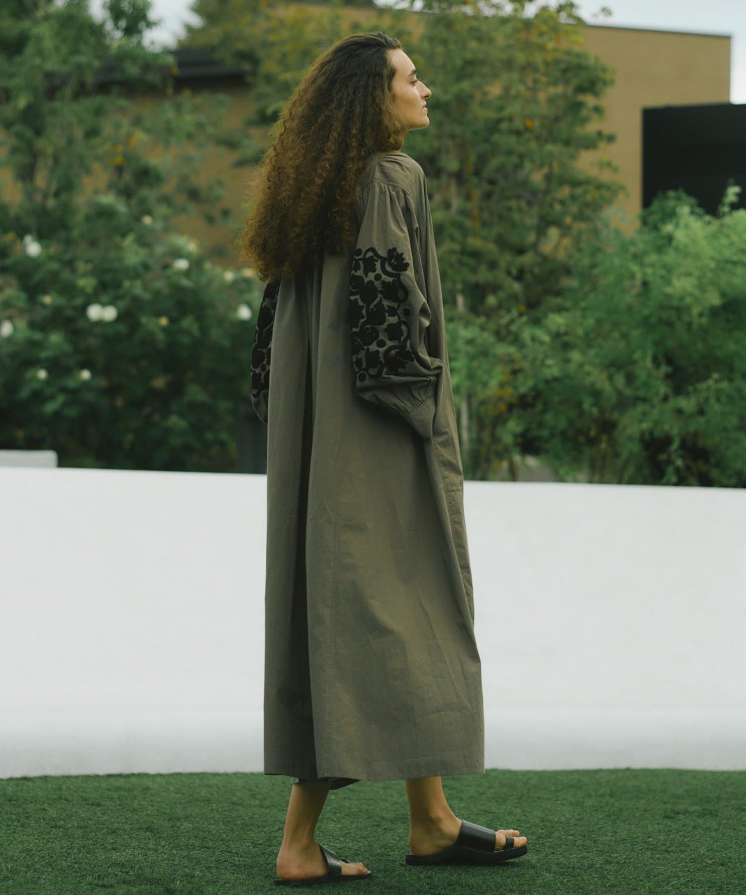 GALLARDAGALANTE(ガリャルダガランテ) 【1/1(木)12:00~予約開始】【Dhritië】刺繍スリーブワンピース