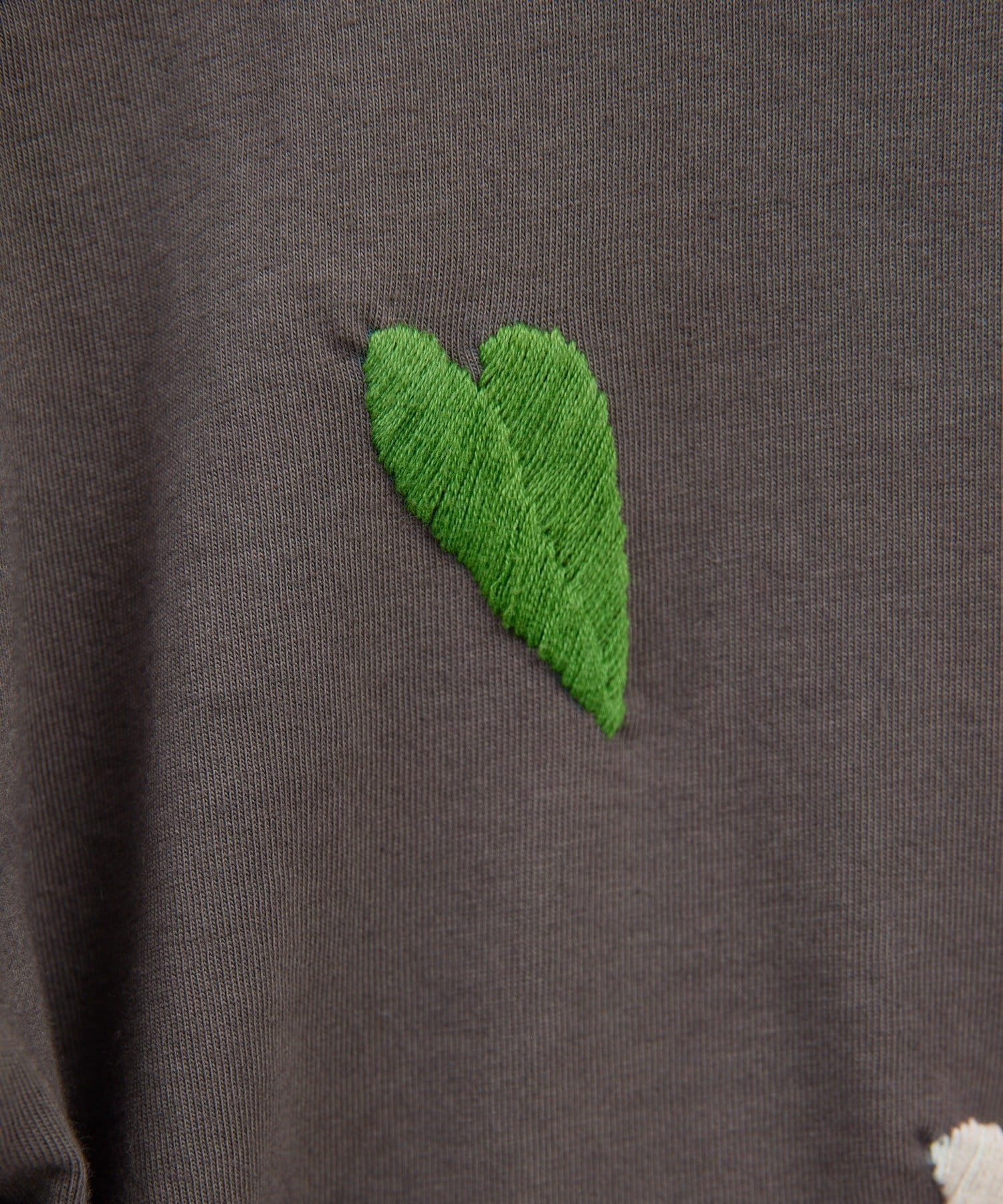 GALLARDAGALANTE(ガリャルダガランテ) 【1/1(木)12:00～予約開始】【Dhritië】【手洗い可】リーフ刺繍Tee