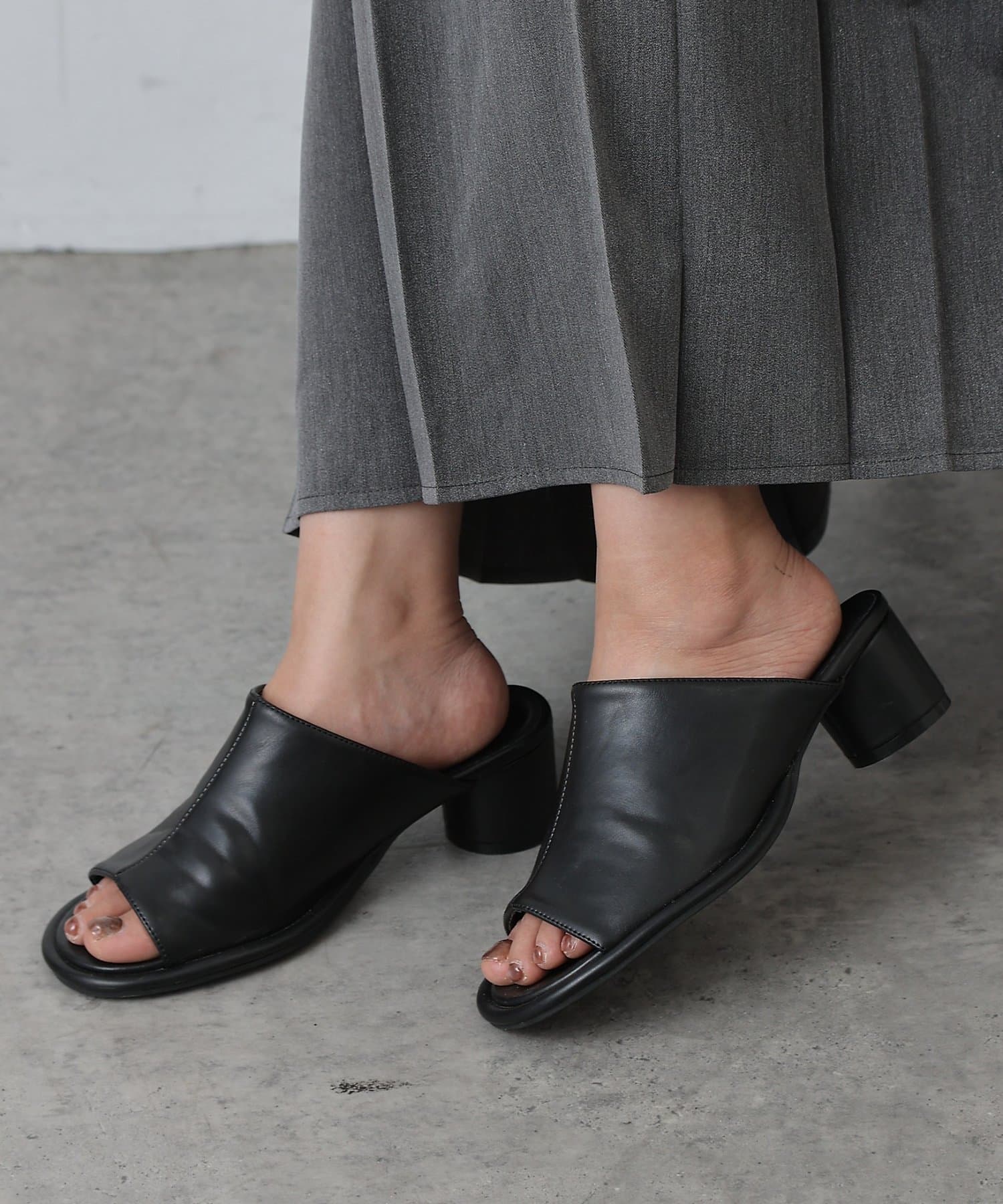 COLONY 2139(コロニー トゥーワンスリーナイン) ラウンドヒールサンダル