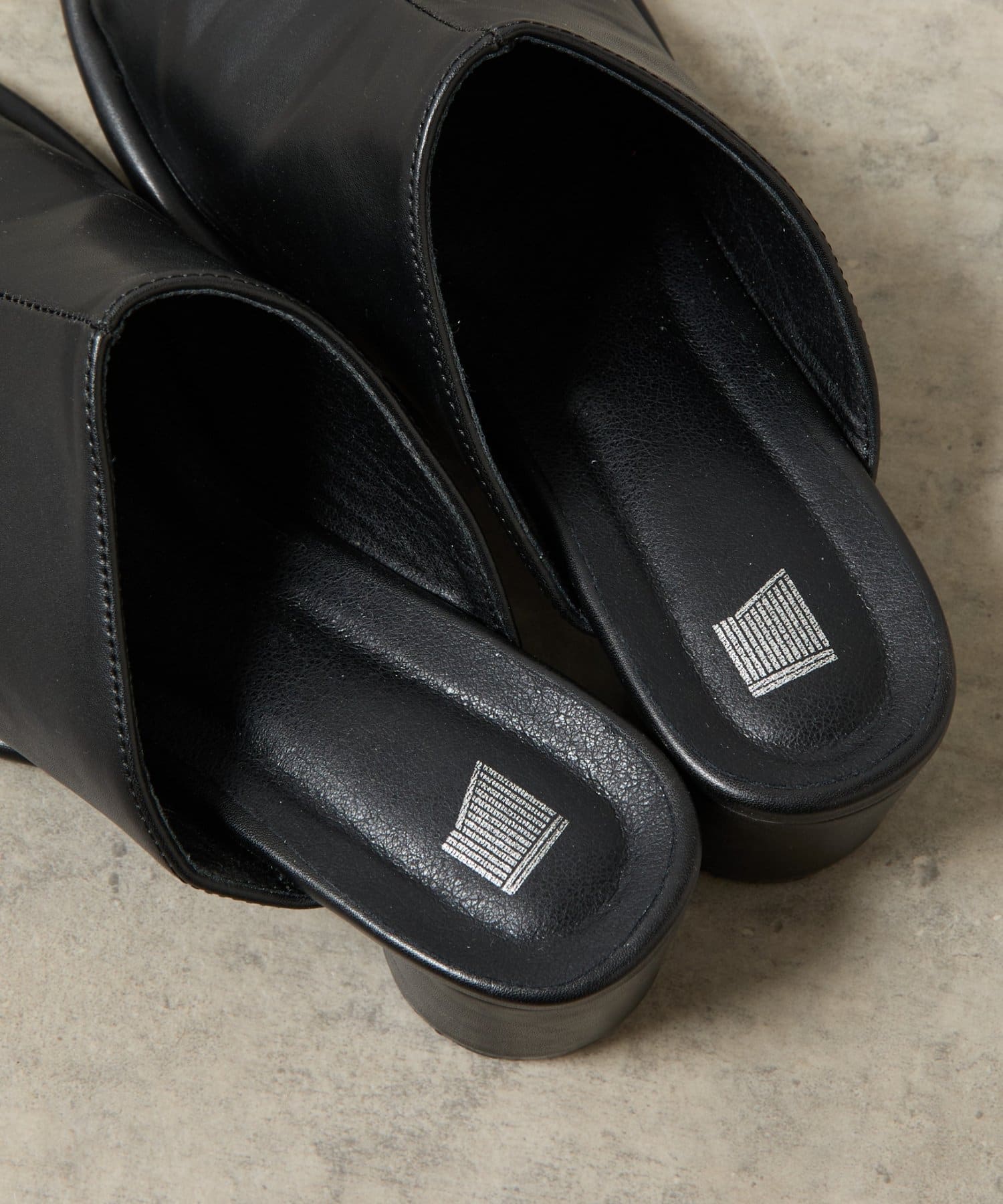 COLONY 2139(コロニー トゥーワンスリーナイン) ラウンドヒールサンダル