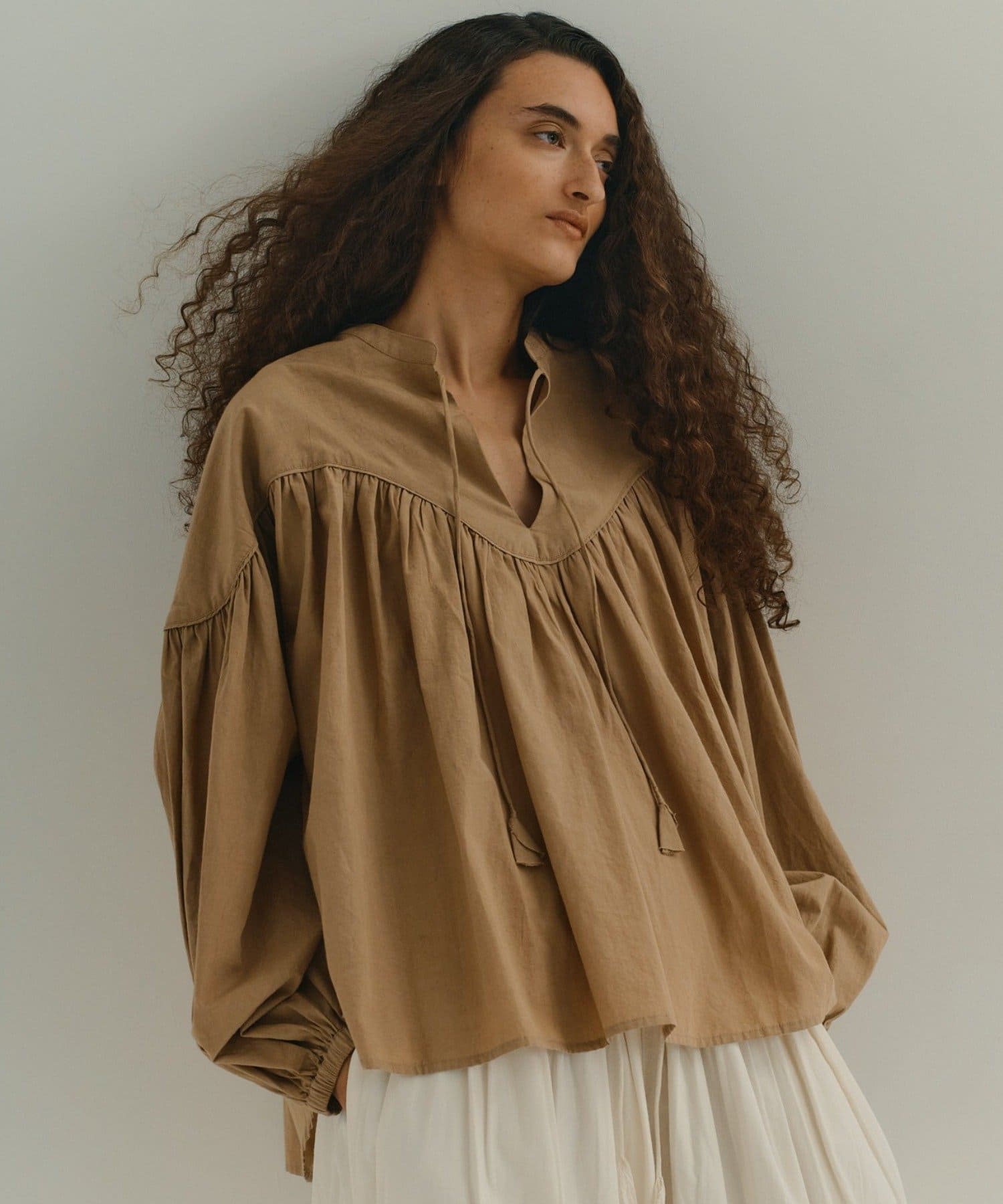 GALLARDAGALANTE(ガリャルダガランテ) 【1/1(木)12:00~予約開始】【Dhritië】ギャザースキッパーブラウス