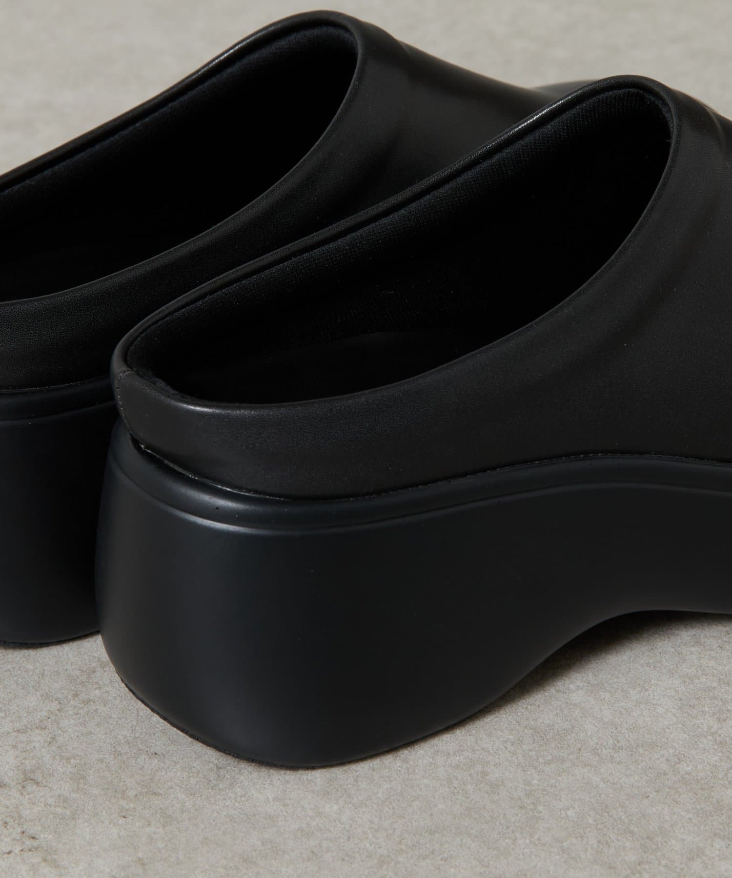 COLONY 2139(コロニー トゥーワンスリーナイン) 厚底サボサンダル