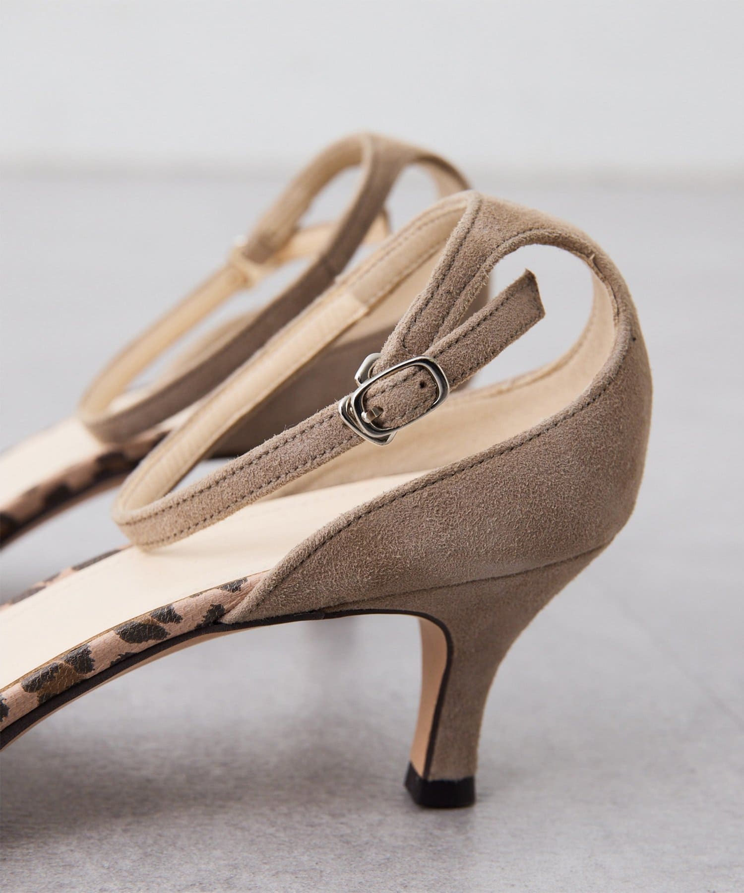 Whim Gazette(ウィム ガゼット) ＜インフルエンサーコラボカラーあり＞【Hoaw.】スエードポインテッドパンプス