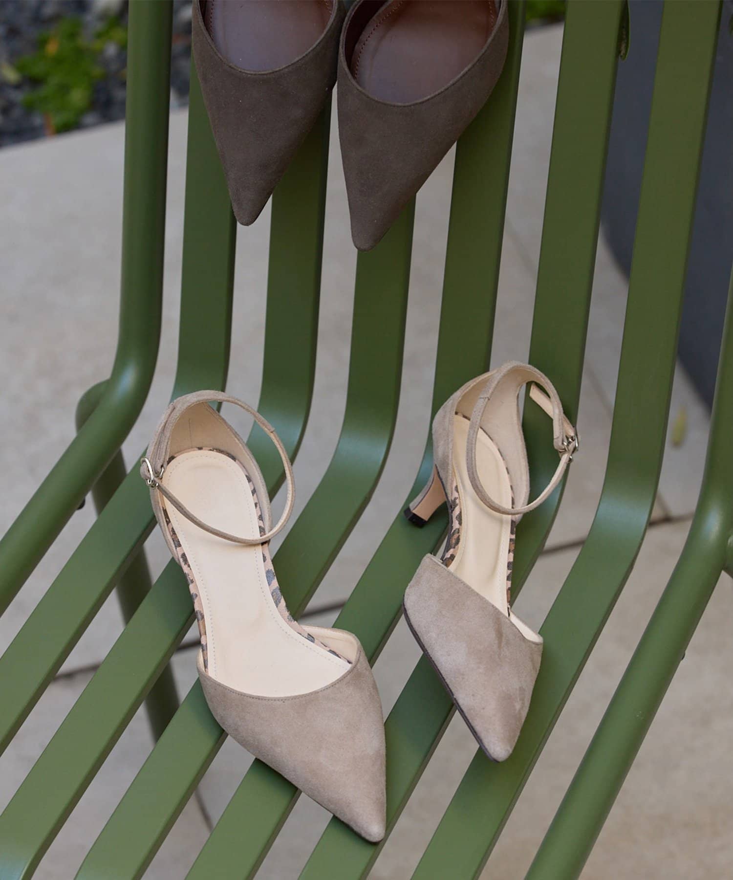 Whim Gazette(ウィム ガゼット) ＜インフルエンサーコラボカラーあり＞【Hoaw.】スエードポインテッドパンプス