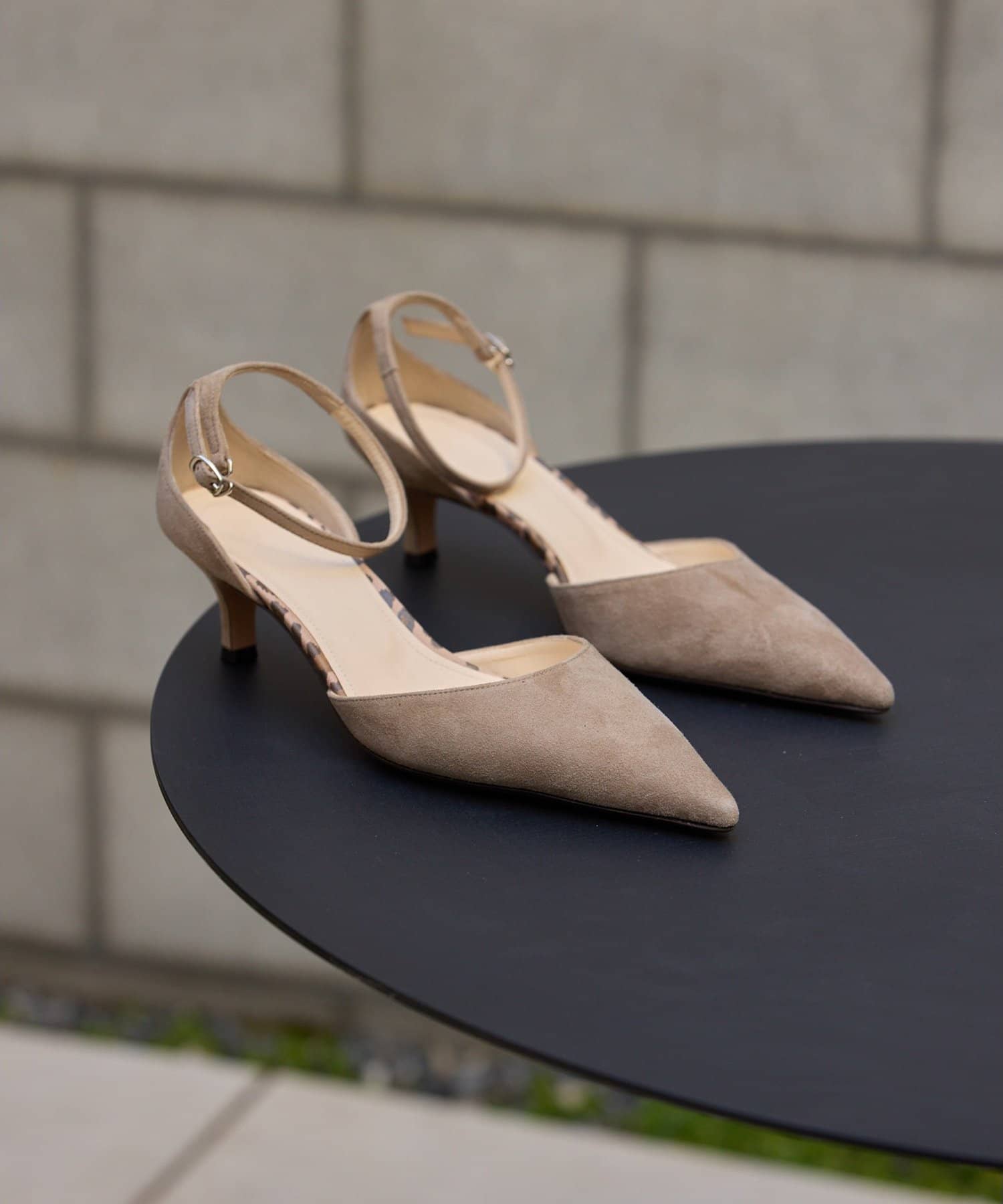 Whim Gazette(ウィム ガゼット) ＜インフルエンサーコラボカラーあり＞【Hoaw.】スエードポインテッドパンプス