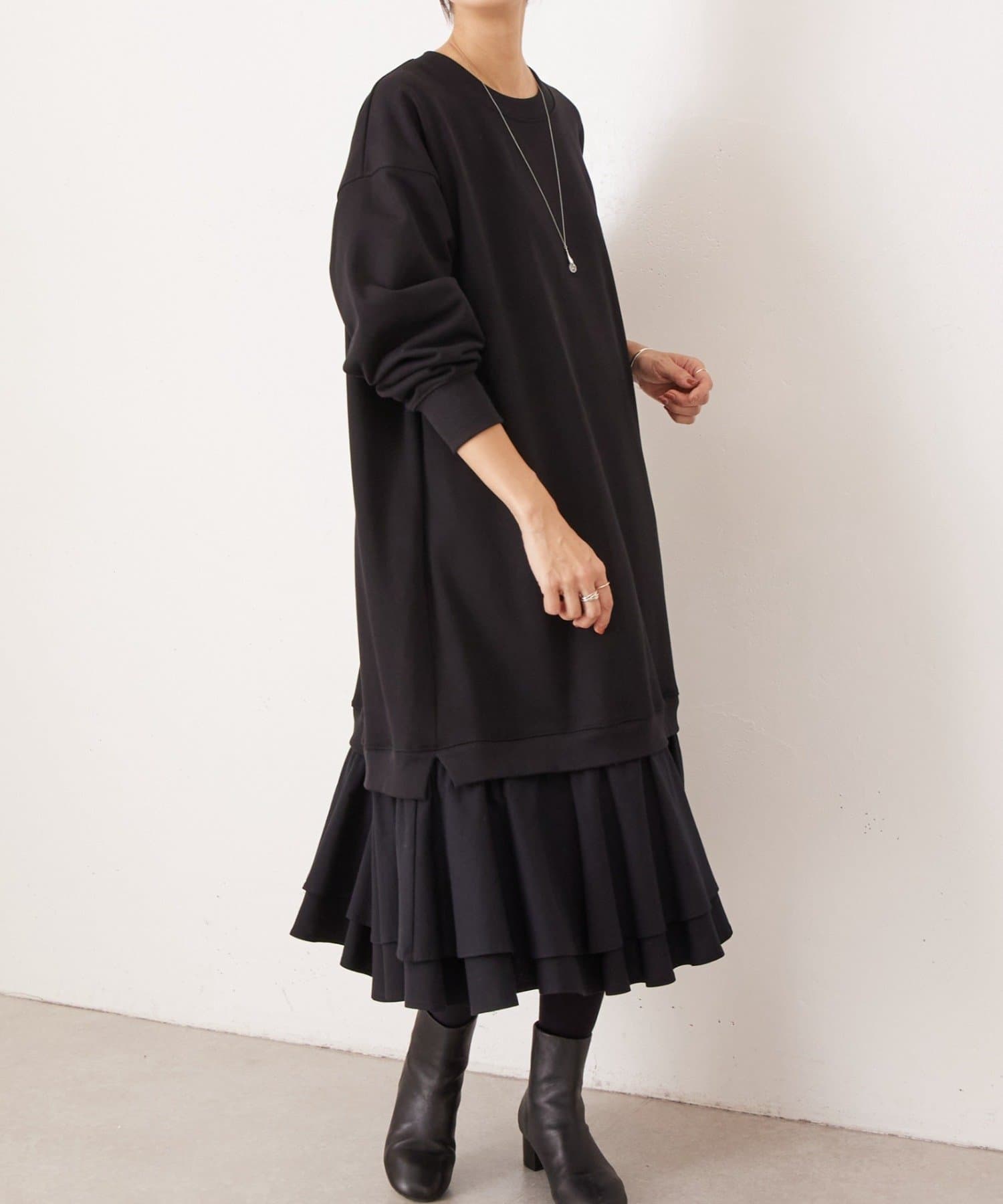 12/22(月)12：00予約開始予定》裾フリル裏毛ワンピース | BEARDSLEY