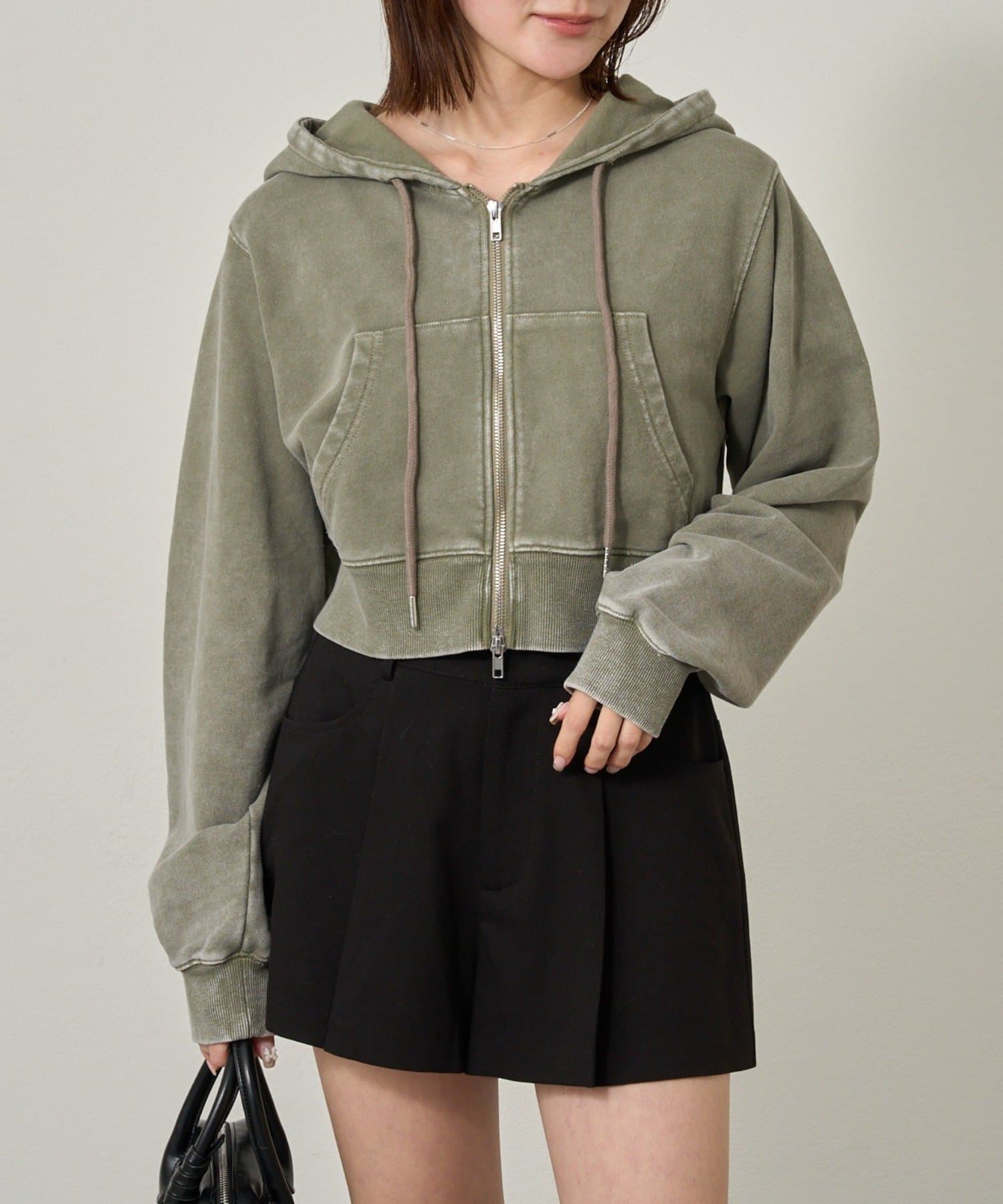 mline(エムライン) [mline]バック刺繍ロゴ ショートパーカー