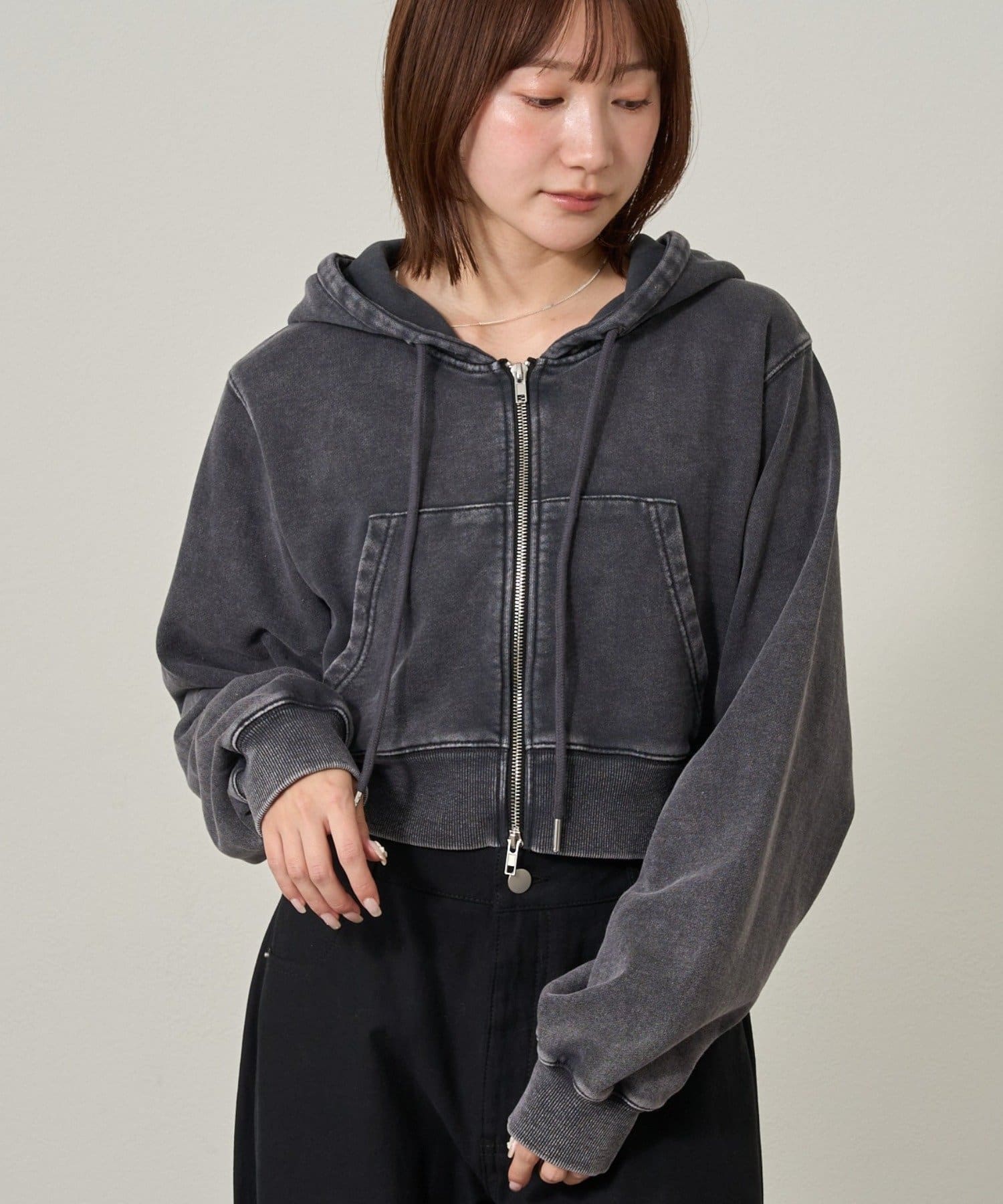 mline(エムライン) [mline]バック刺繍ロゴ ショートパーカー